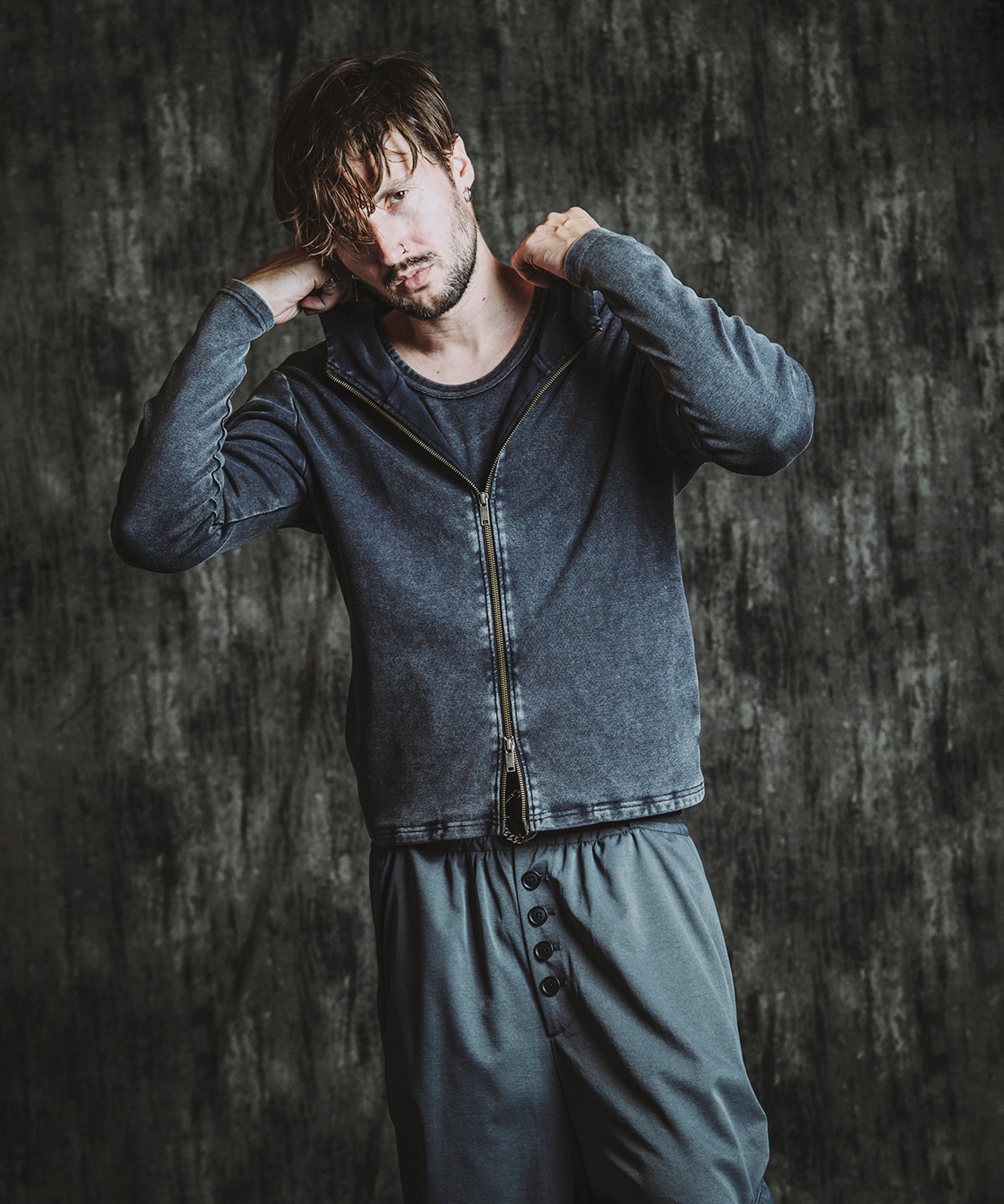 GRAY Model:H182cm