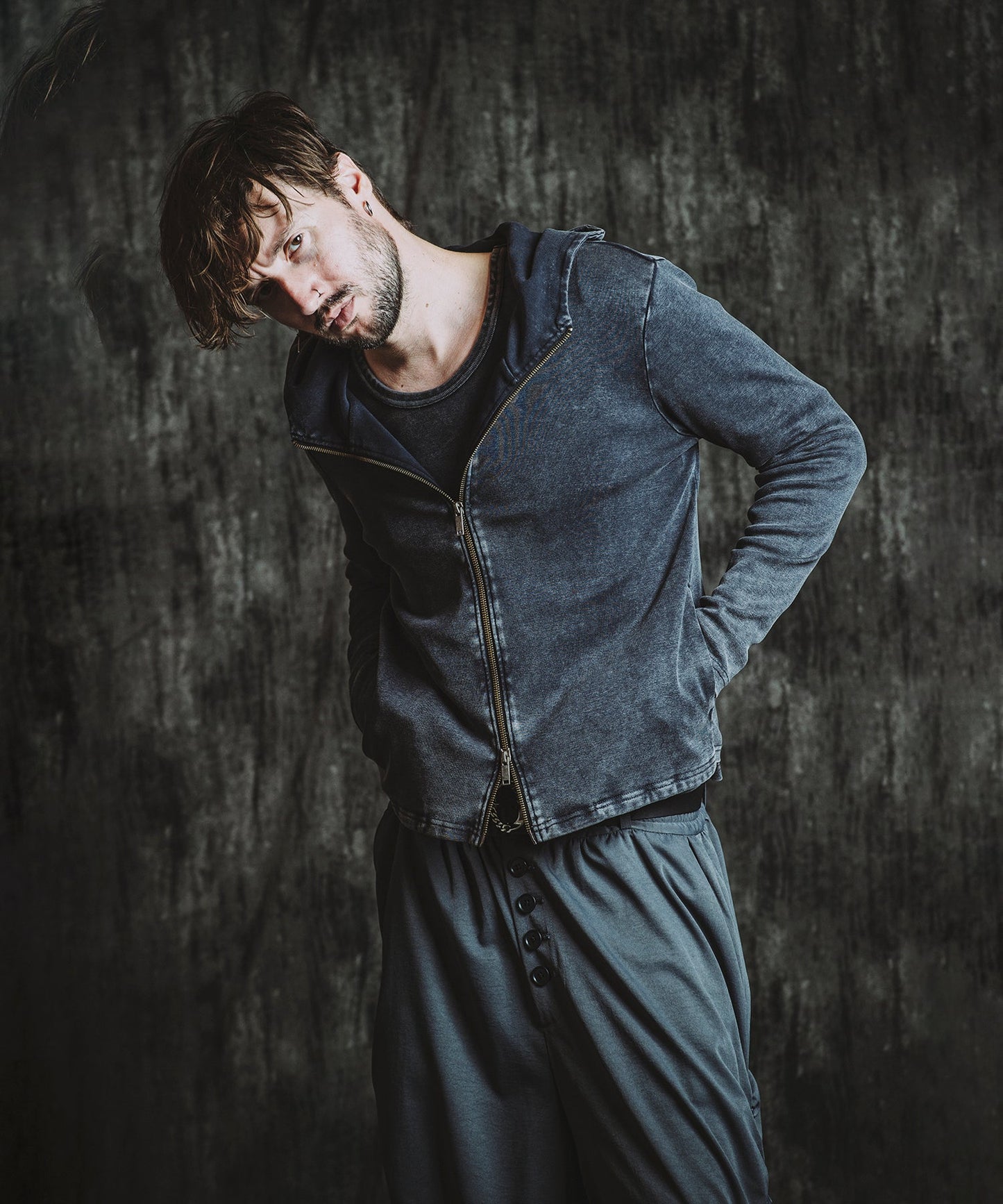 GRAY Model:H182cm