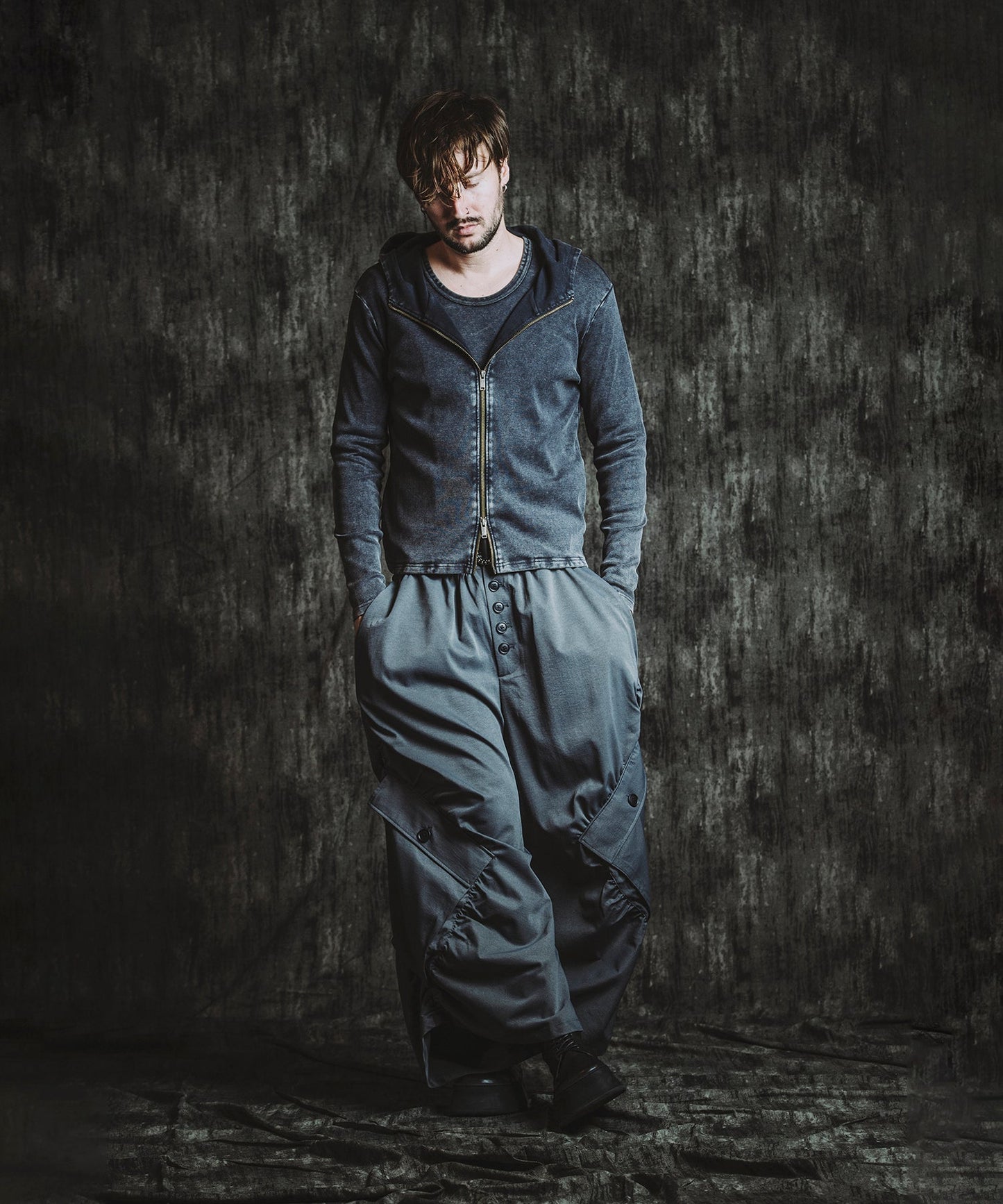 GRAY Model:H182cm