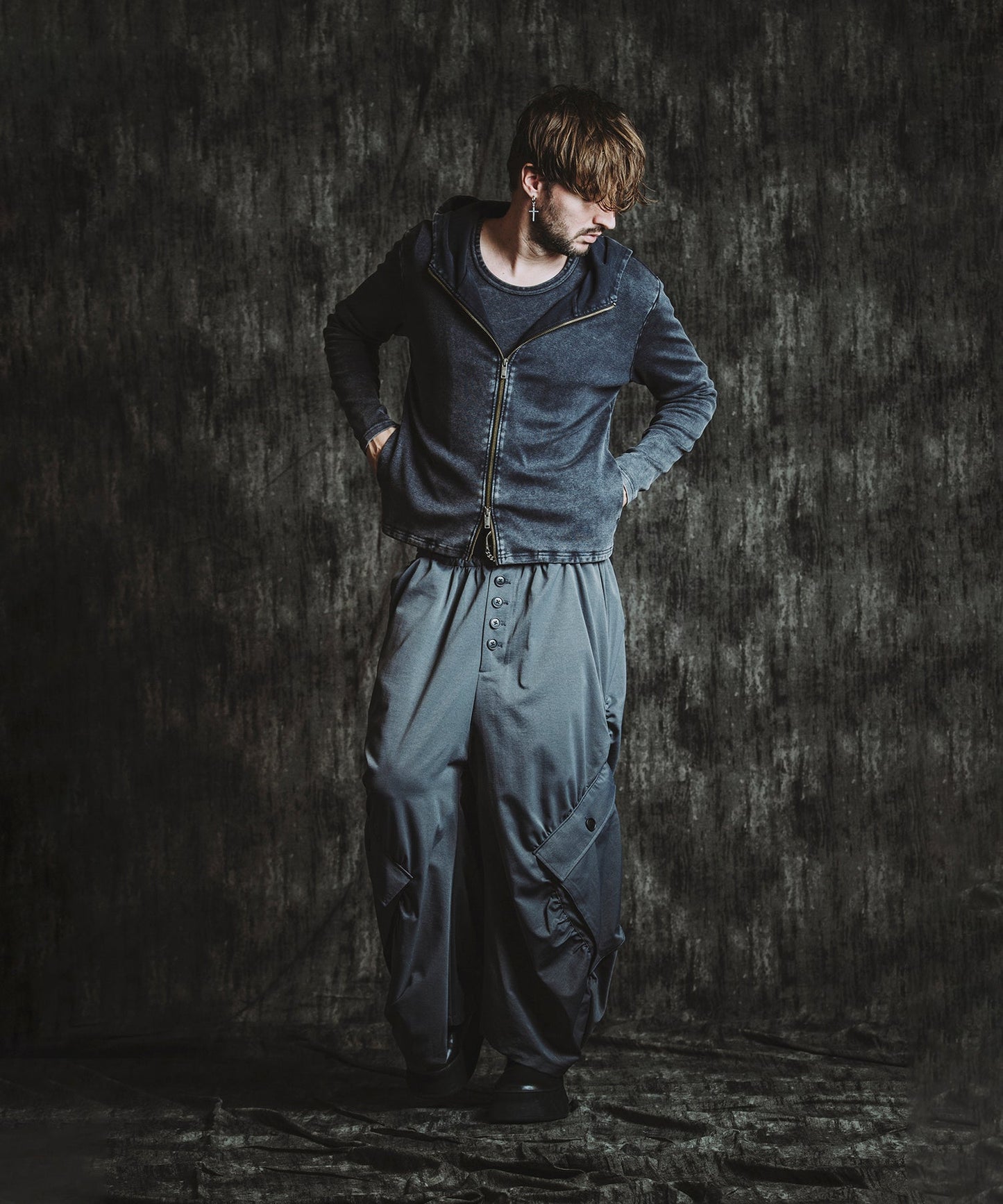 GRAY Model:H182cm