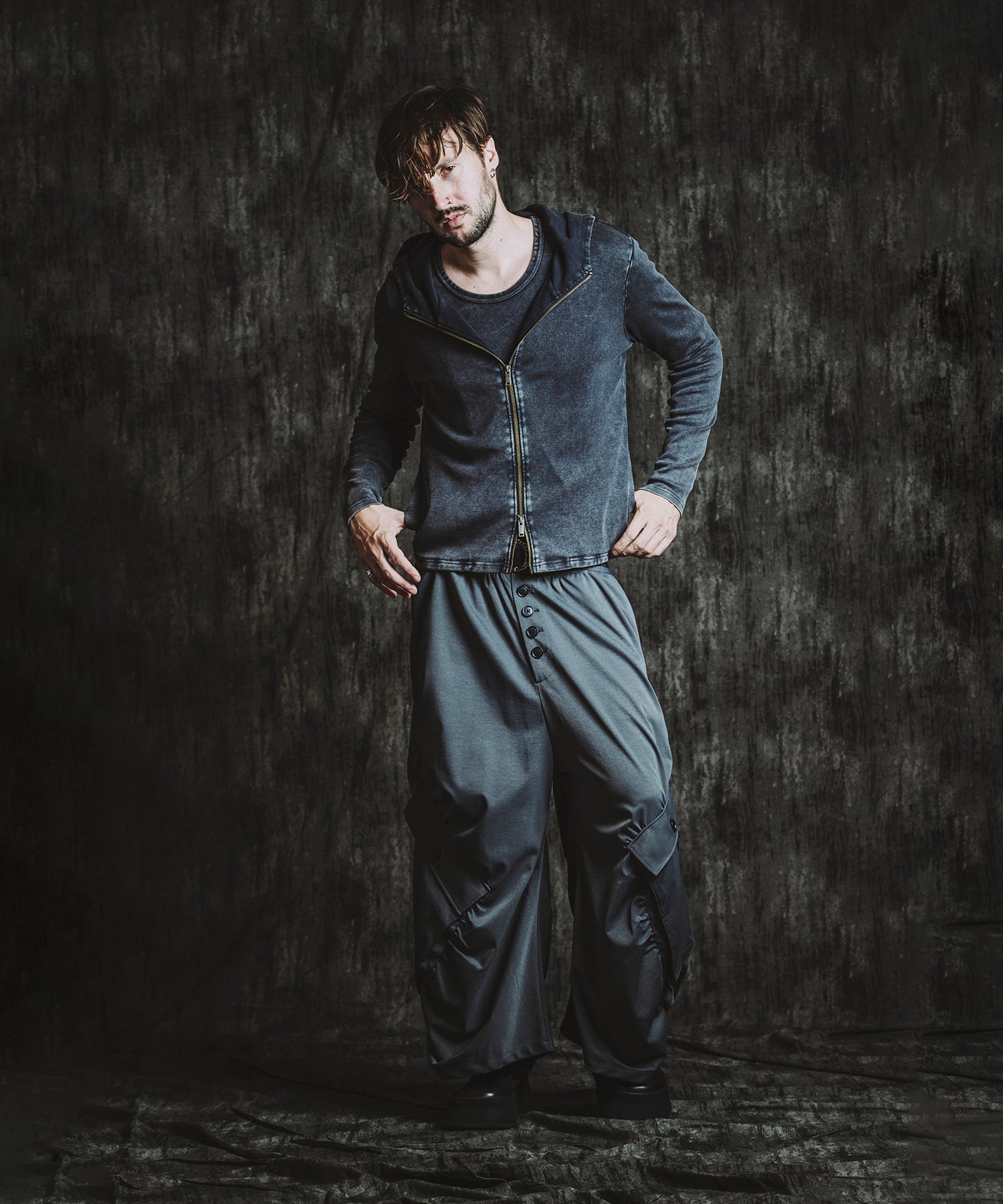 GRAY Model:H182cm