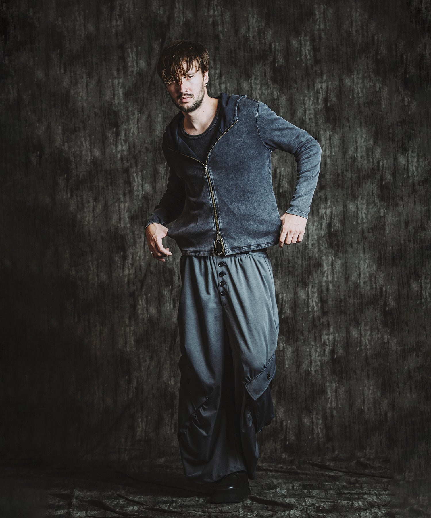 GRAY Model:H182cm