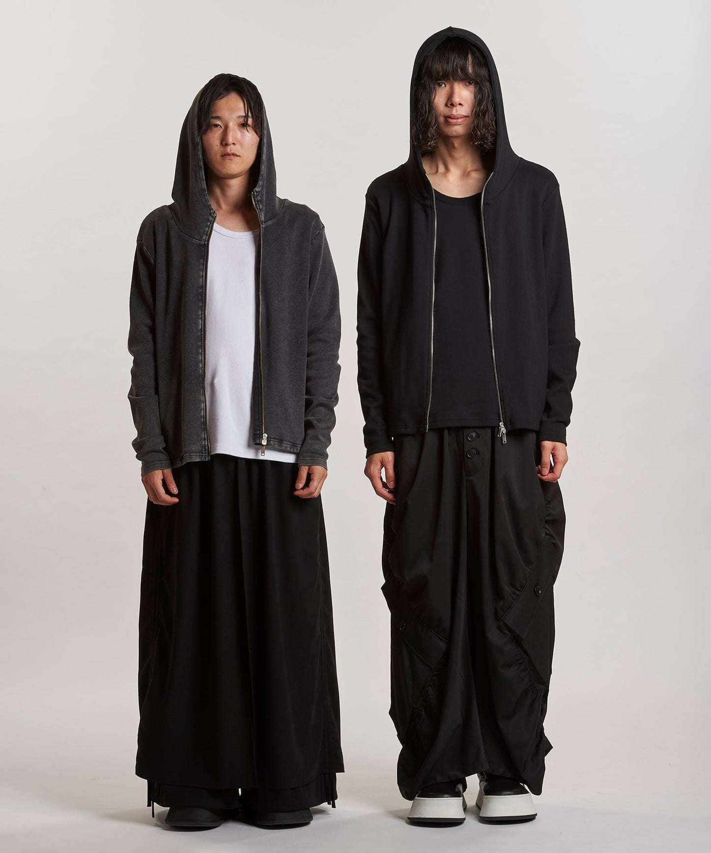 GRAY Model:H169cm / BLACK Model:H180cm