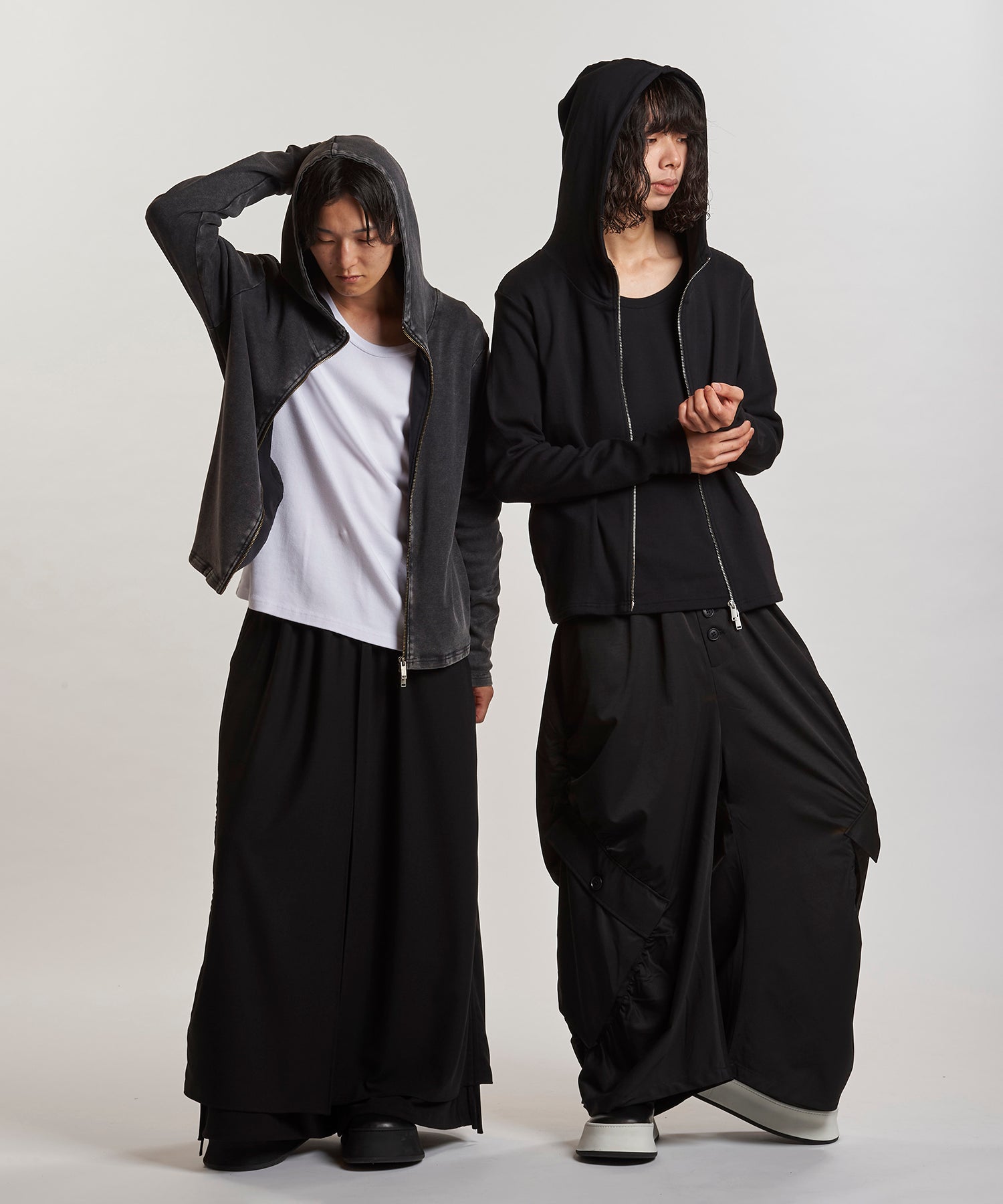GRAY Model:H169cm / BLACK Model:H180cm