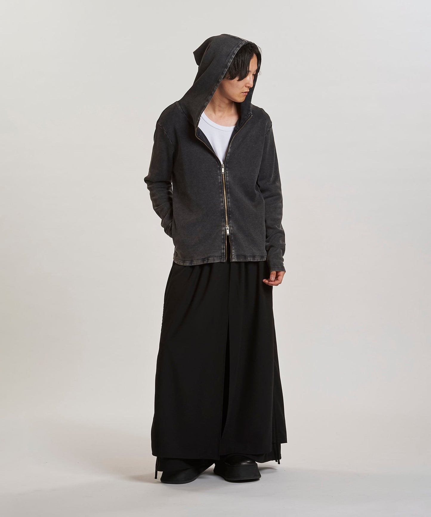 GRAY Model:H169cm