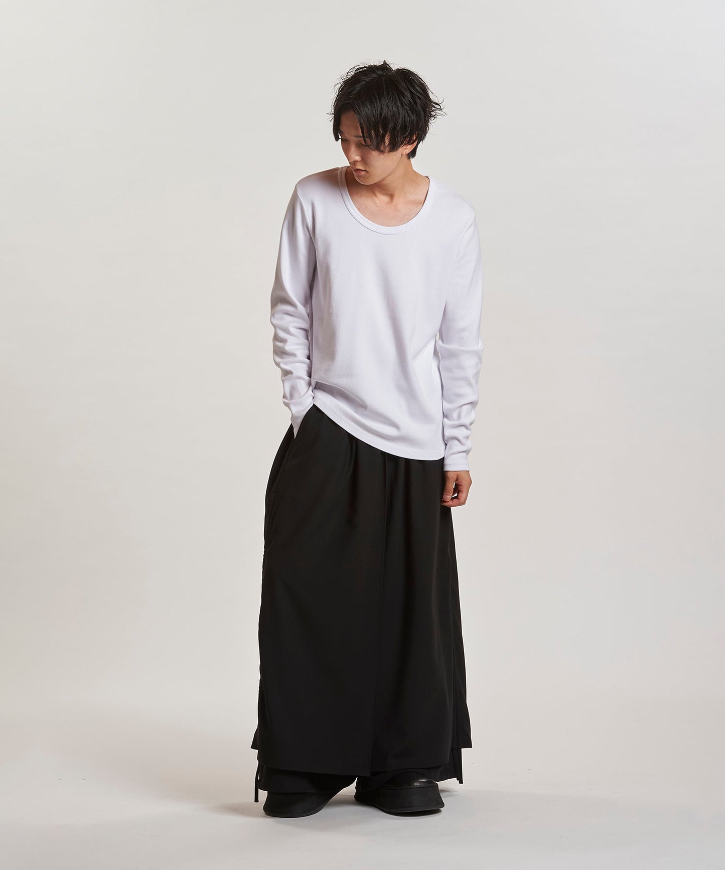 WHITE Model:H169cm