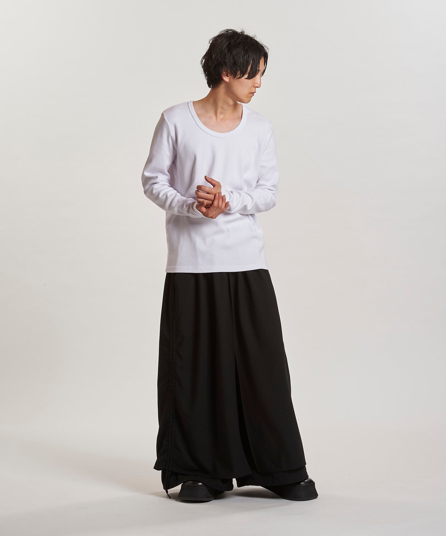 WHITE Model:H169cm