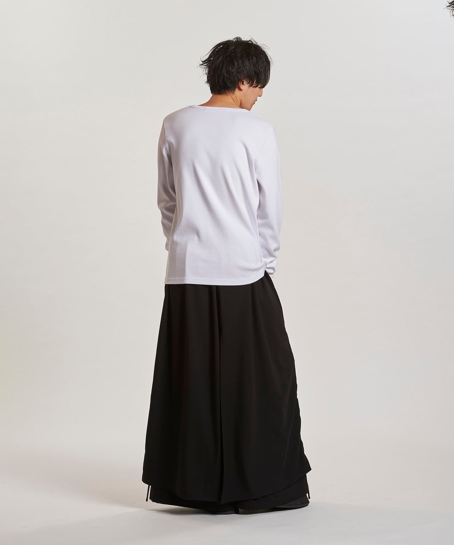 WHITE Model:H169cm