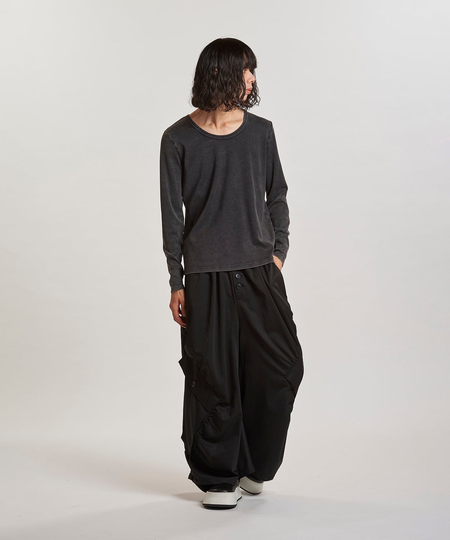 GRAY Model:H180cm