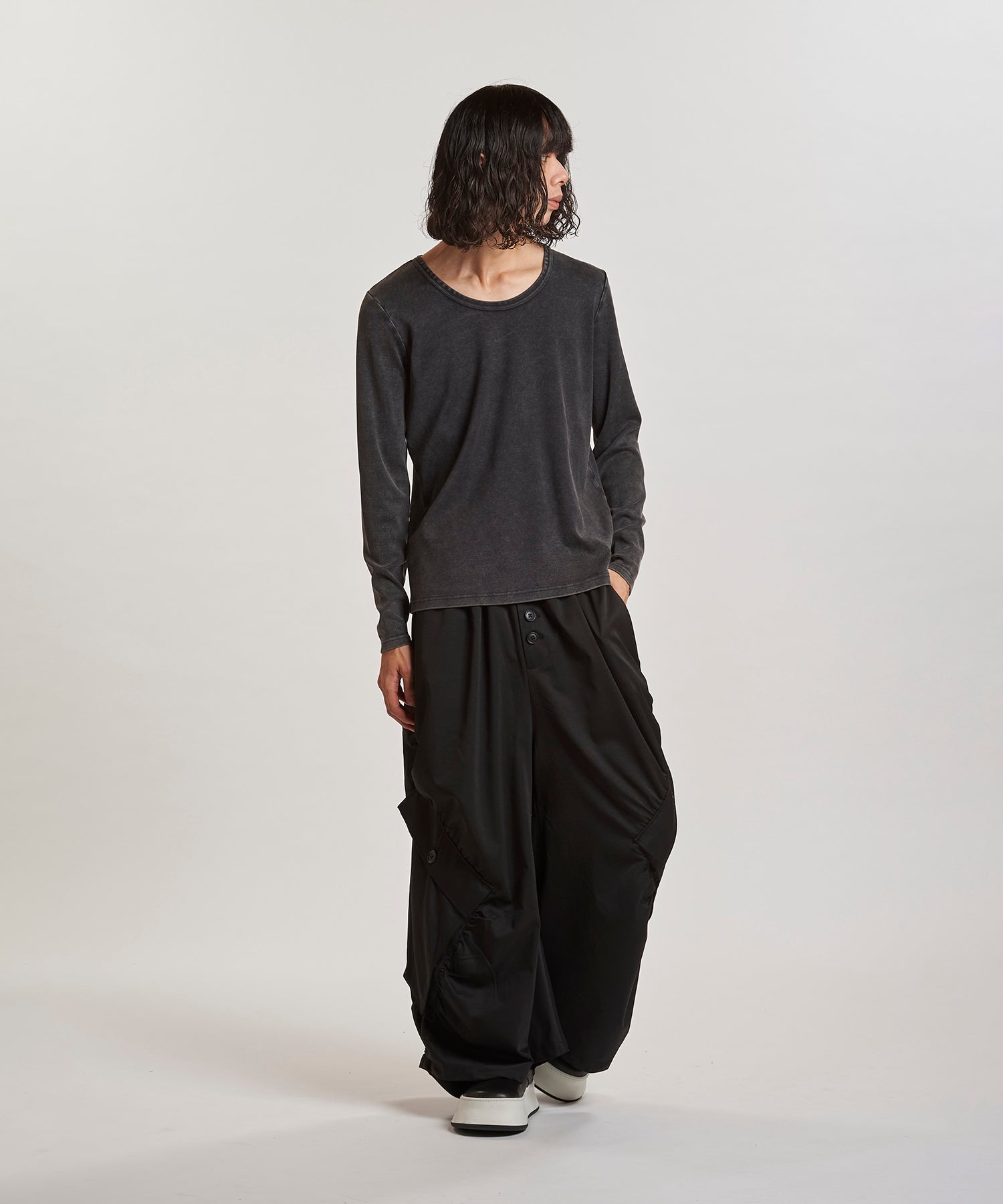 GRAY Model:H180cm