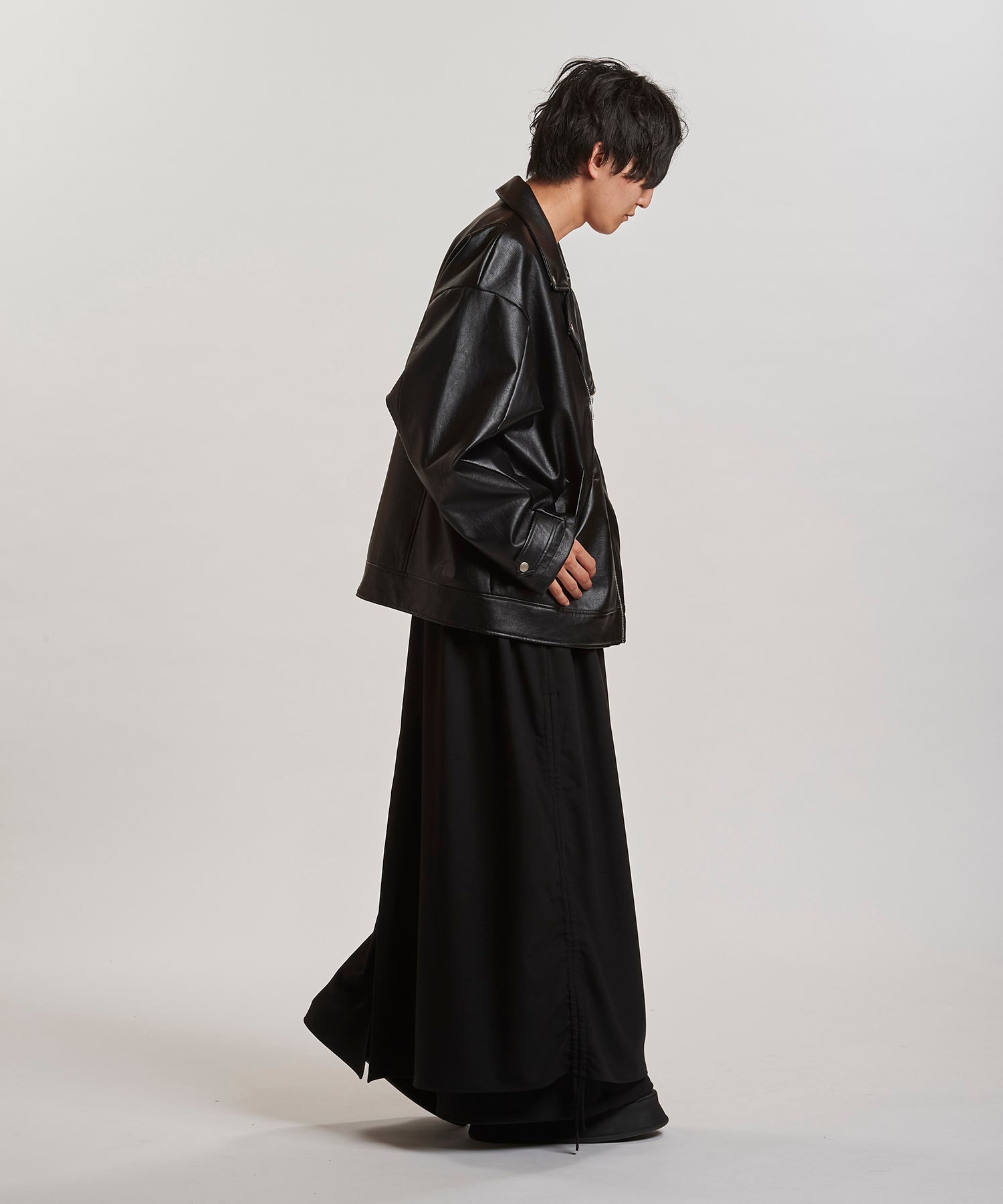 BLACK Model:H169cm