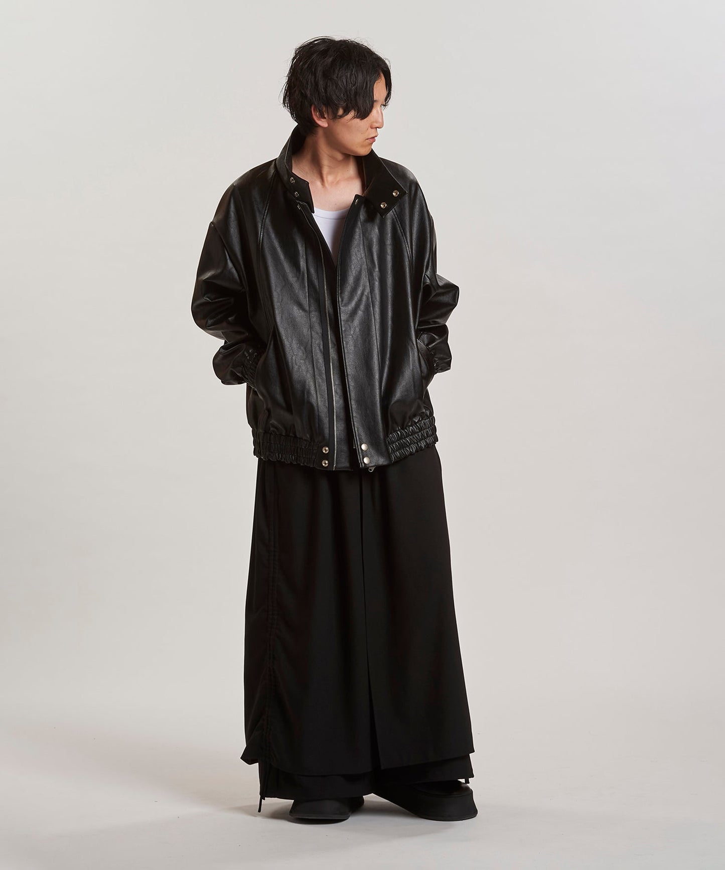 BLACK Model:H169cm