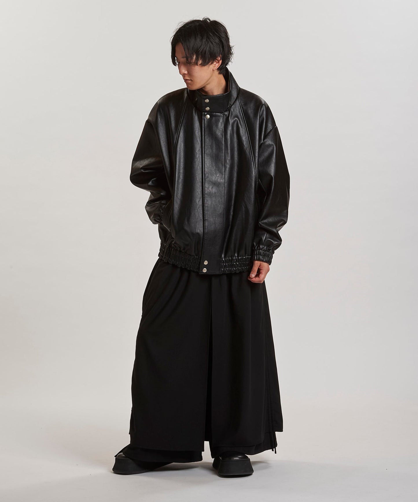 BLACK Model:H169cm