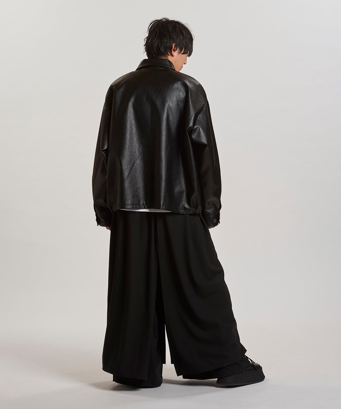 BLACK Model:H169cm