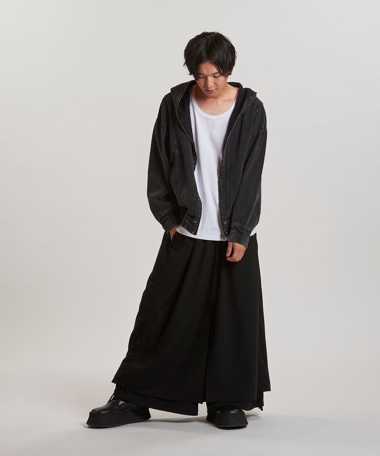 GRAY Model:H169cm