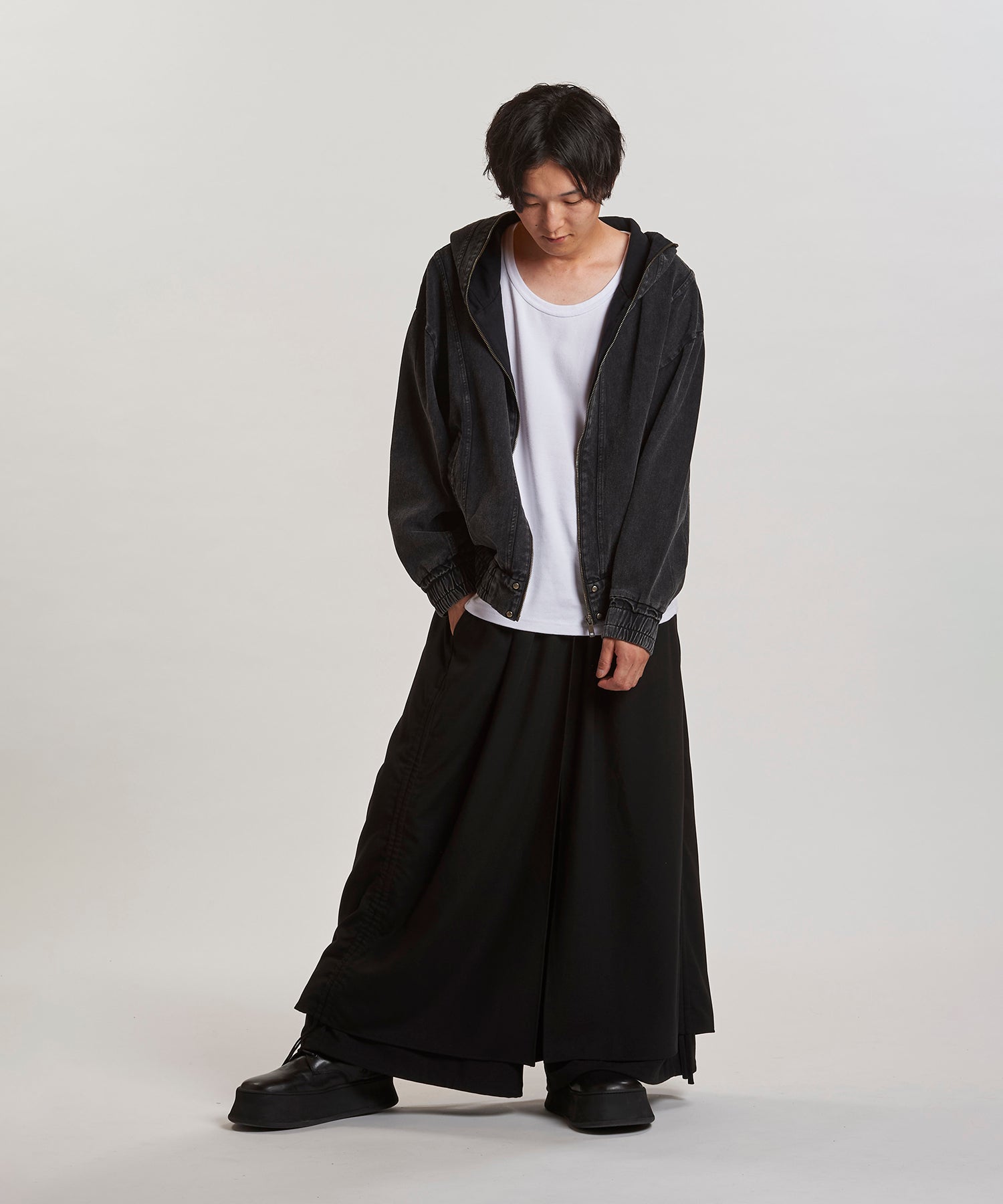 GRAY Model:H169cm