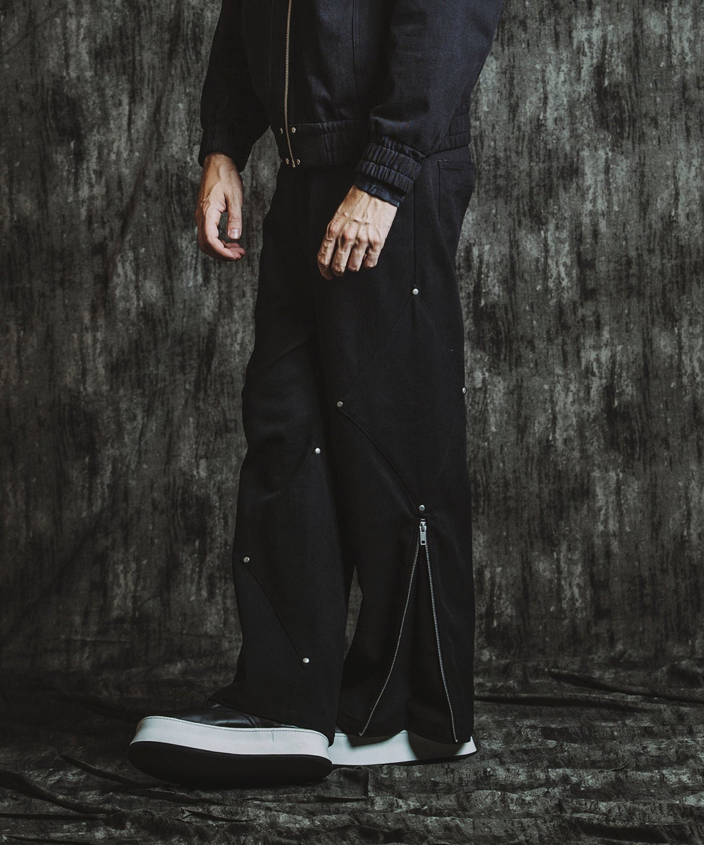 BLACK Model:H182cm