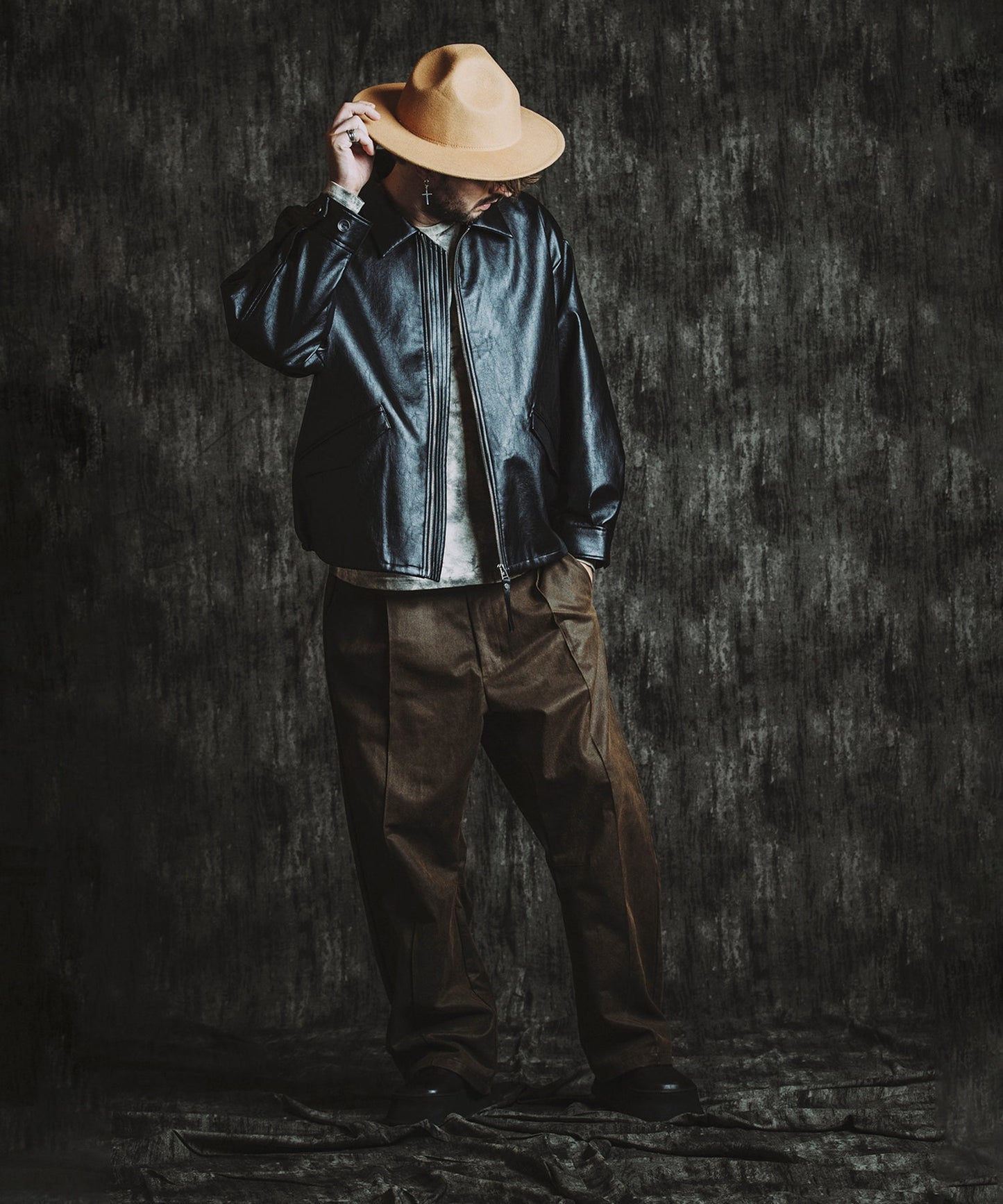 BROWN Model:H182cm
