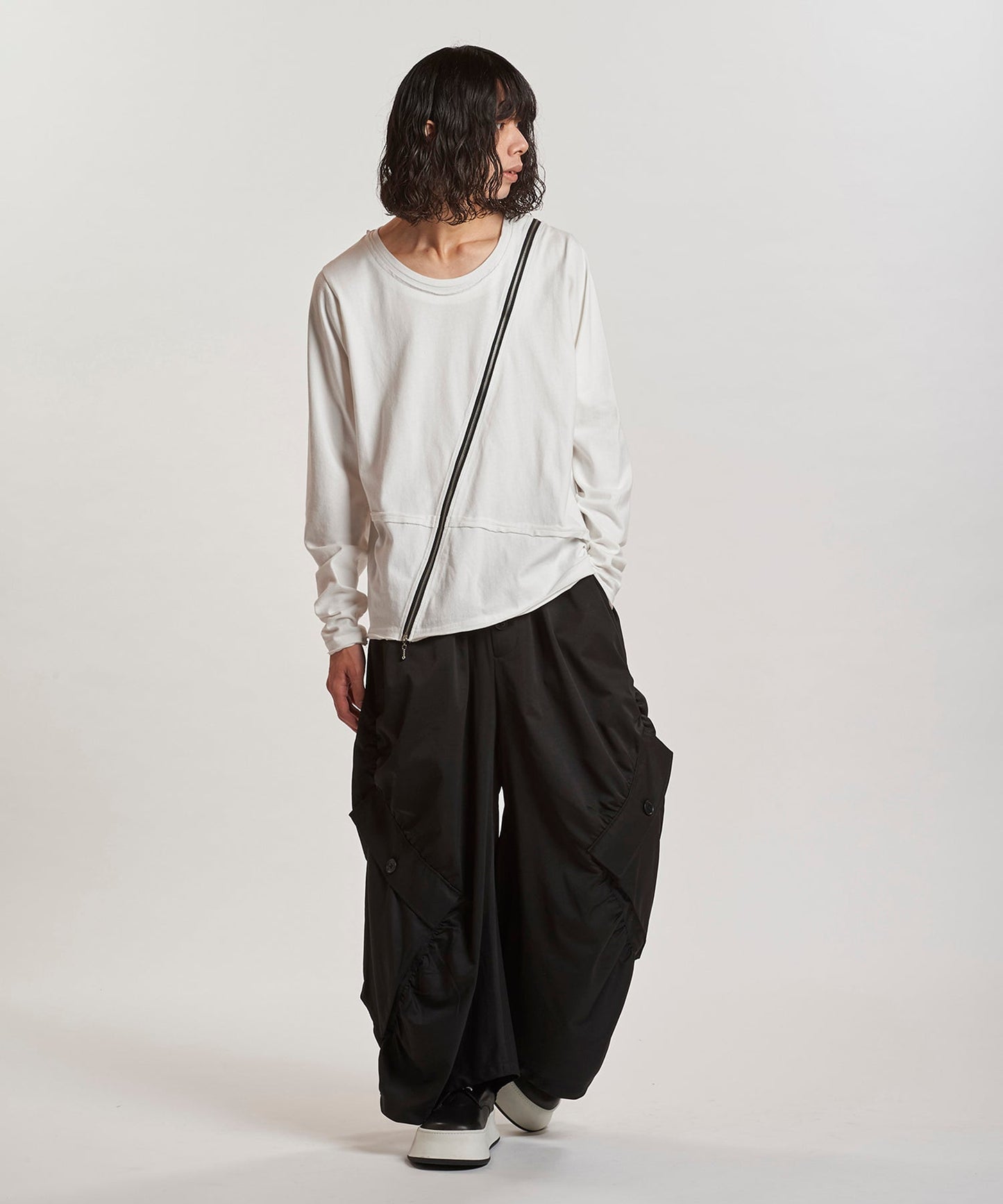WHITE Model:H180cm