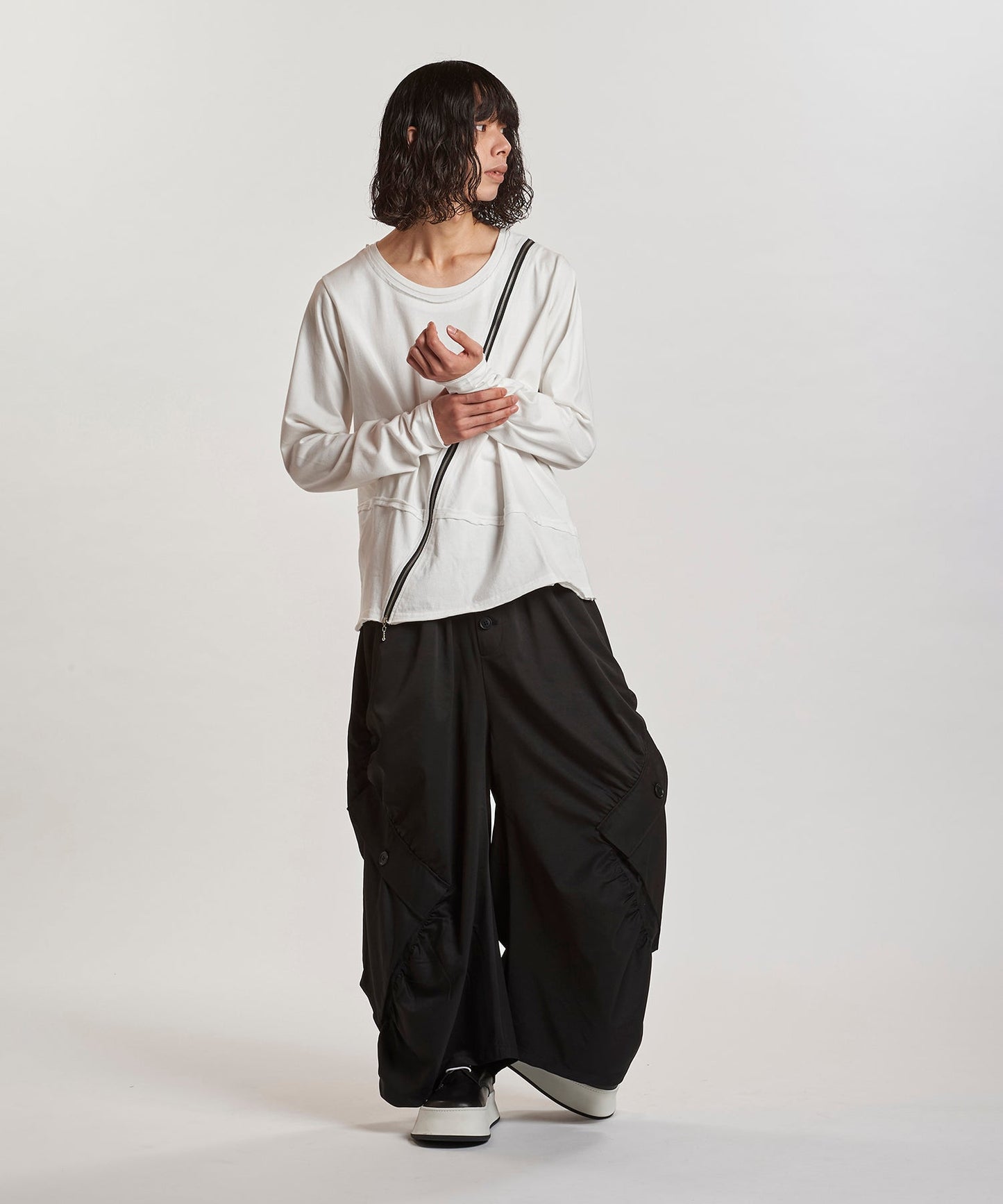 WHITE Model:H180cm