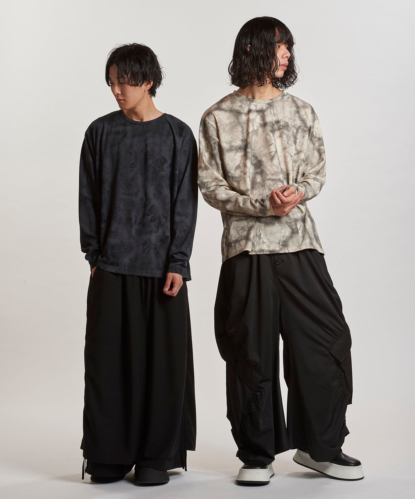 BLACK Model:H169cm / IVORY Model:H180cm