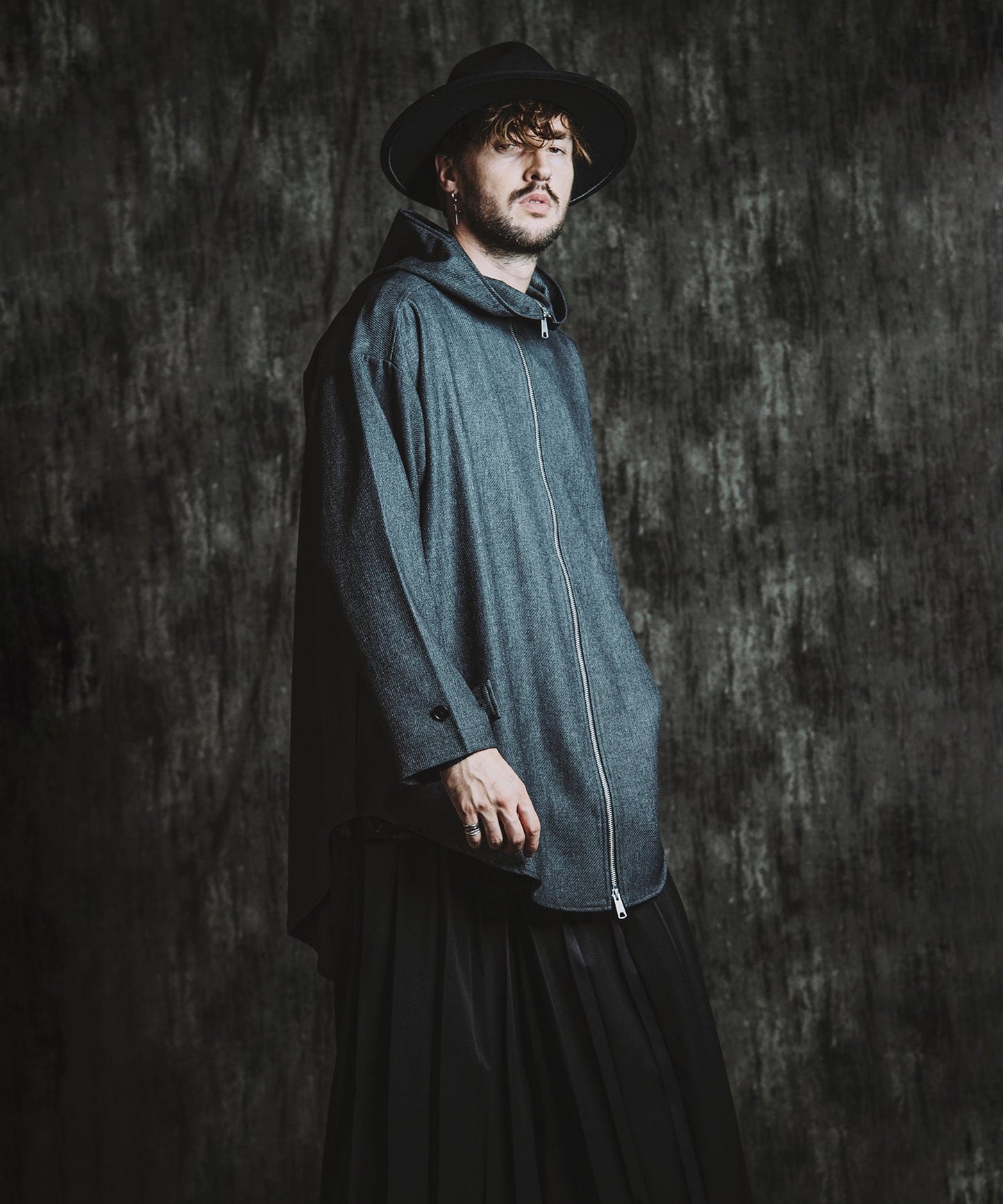 BLACK Model:H182cm