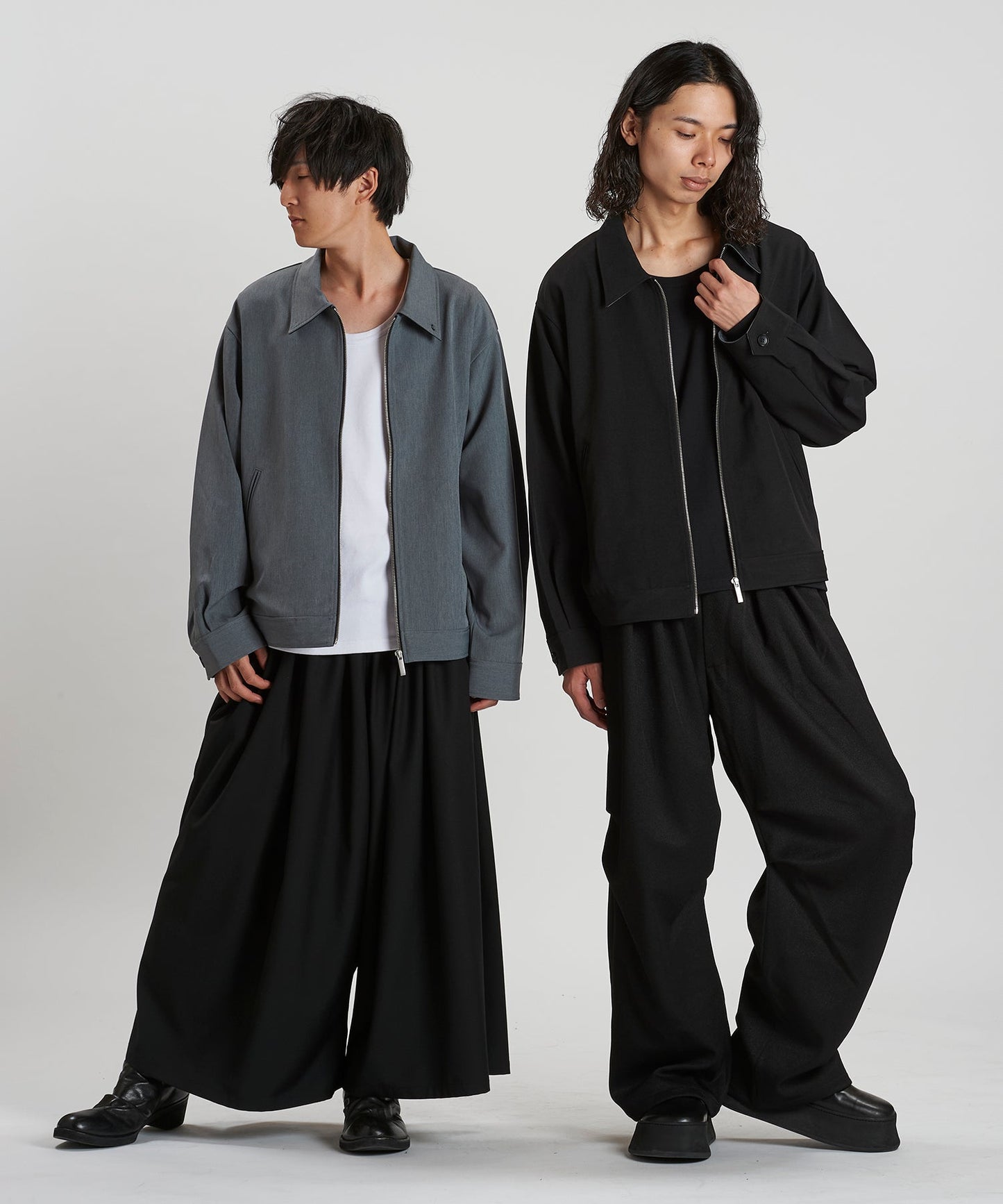 GRAY Model:H169cm / BLACK Model:H180cm