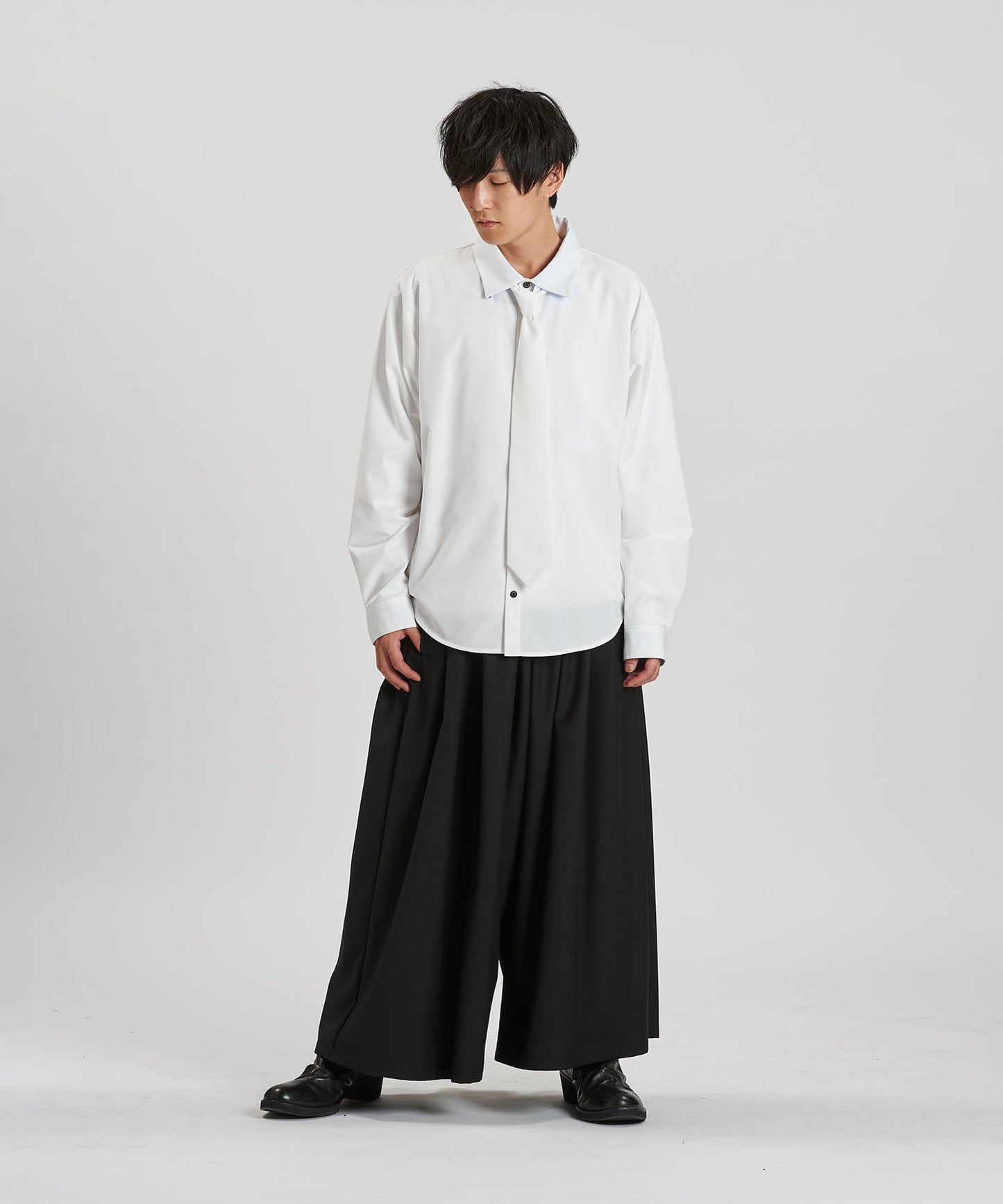 WHITE Model:H169cm