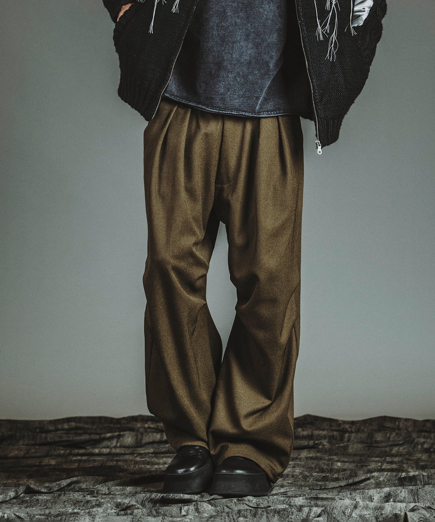 BROWN Model:H182cm