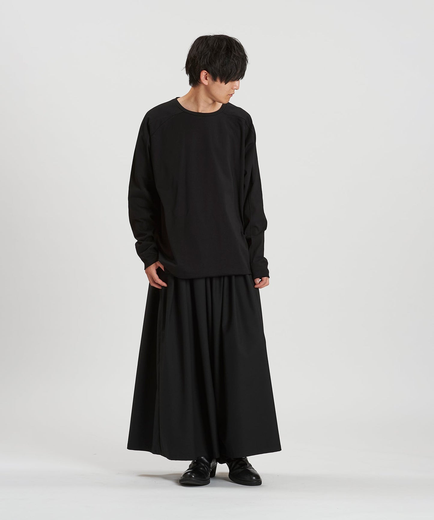 BLACK Model:H169cm