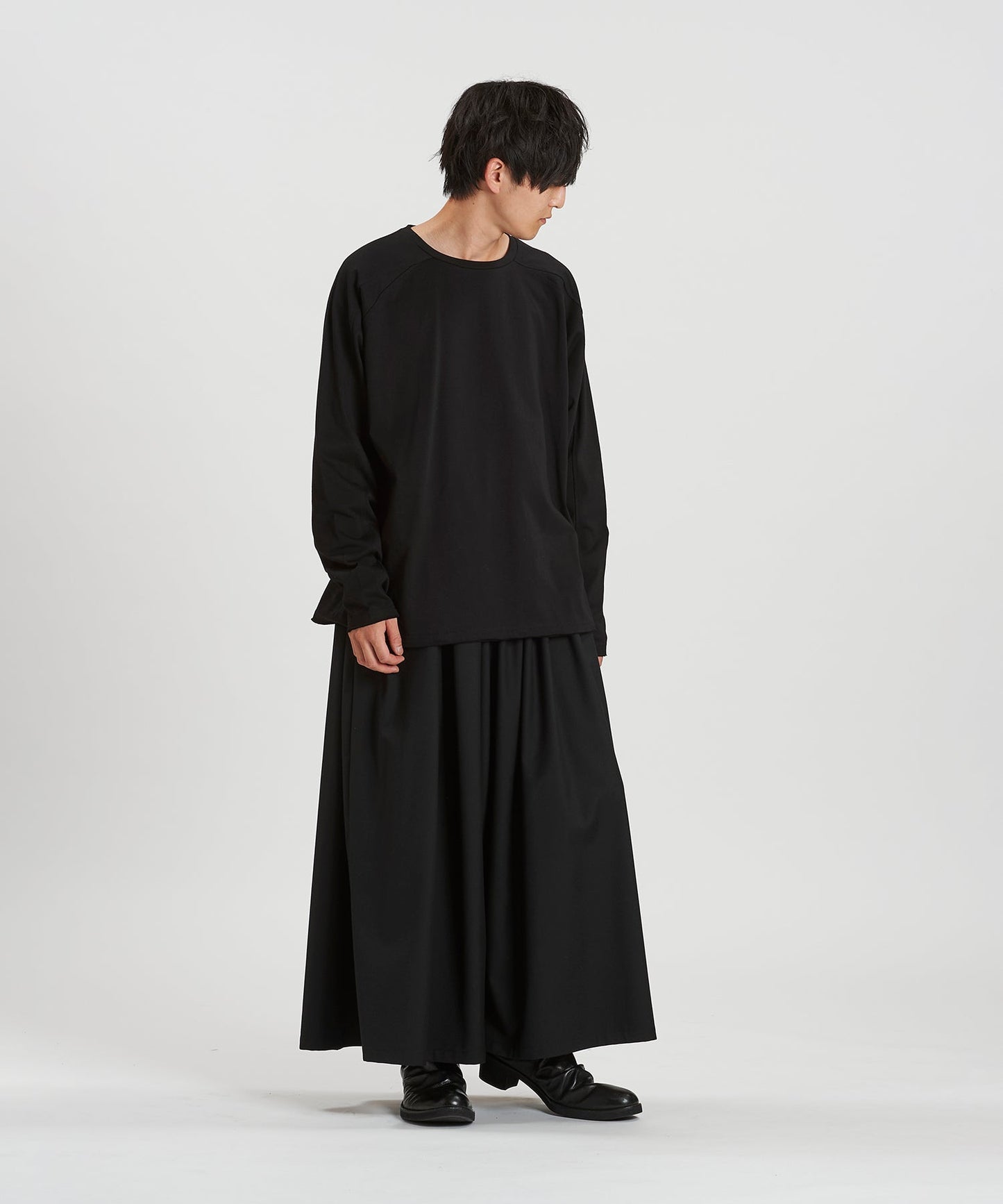 BLACK Model:H169cm