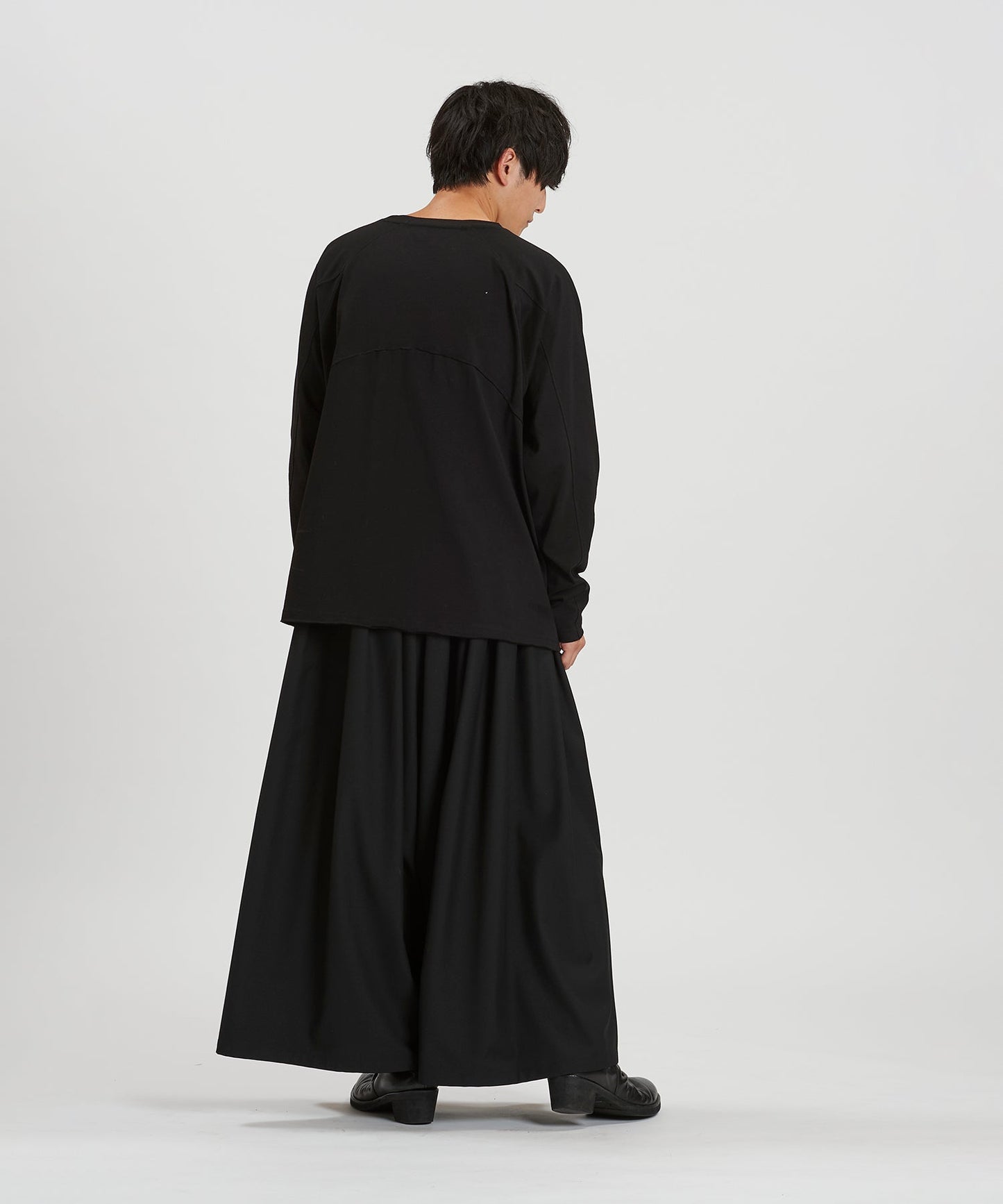 BLACK Model:H169cm