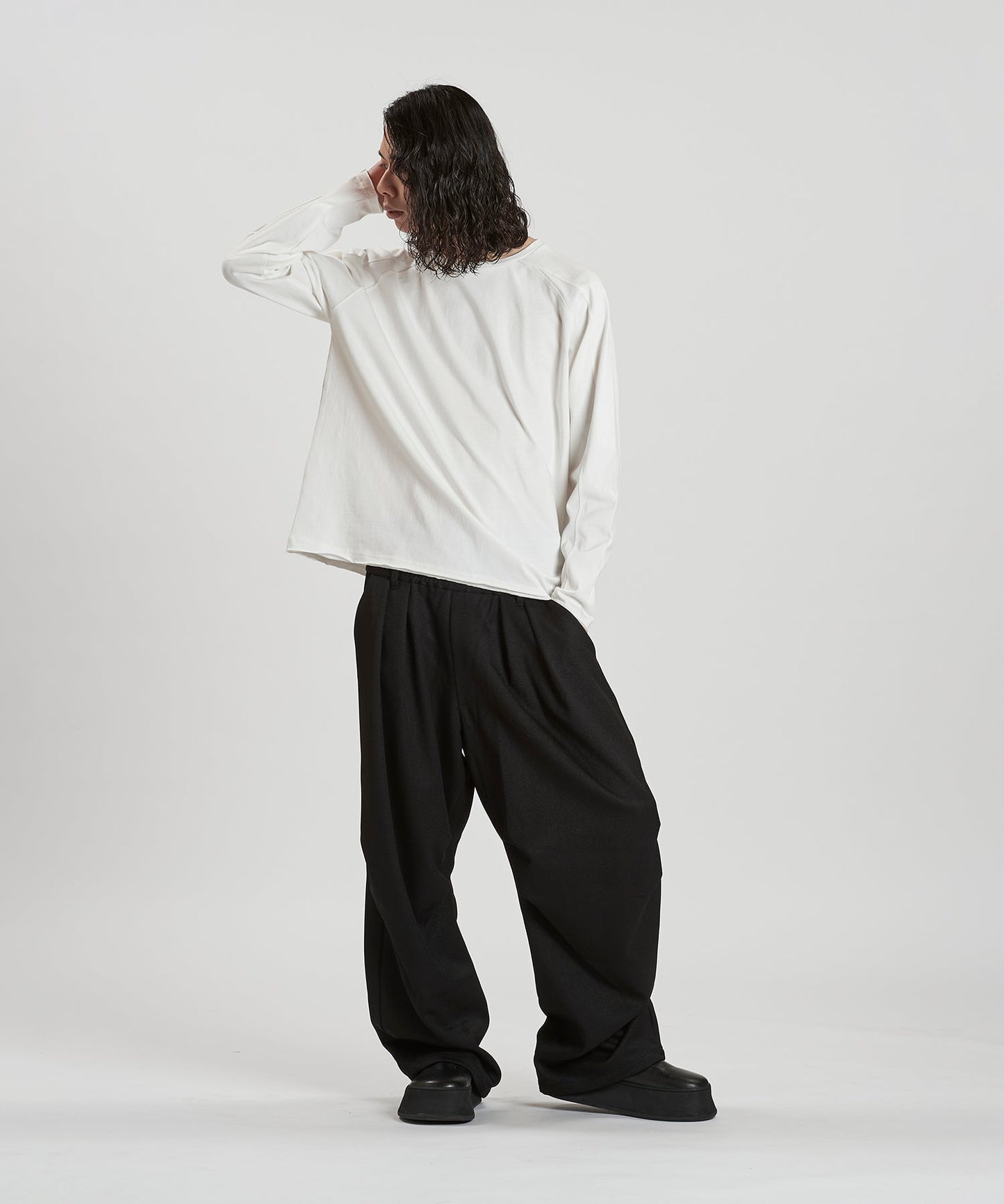 WHITE Model:H180cm