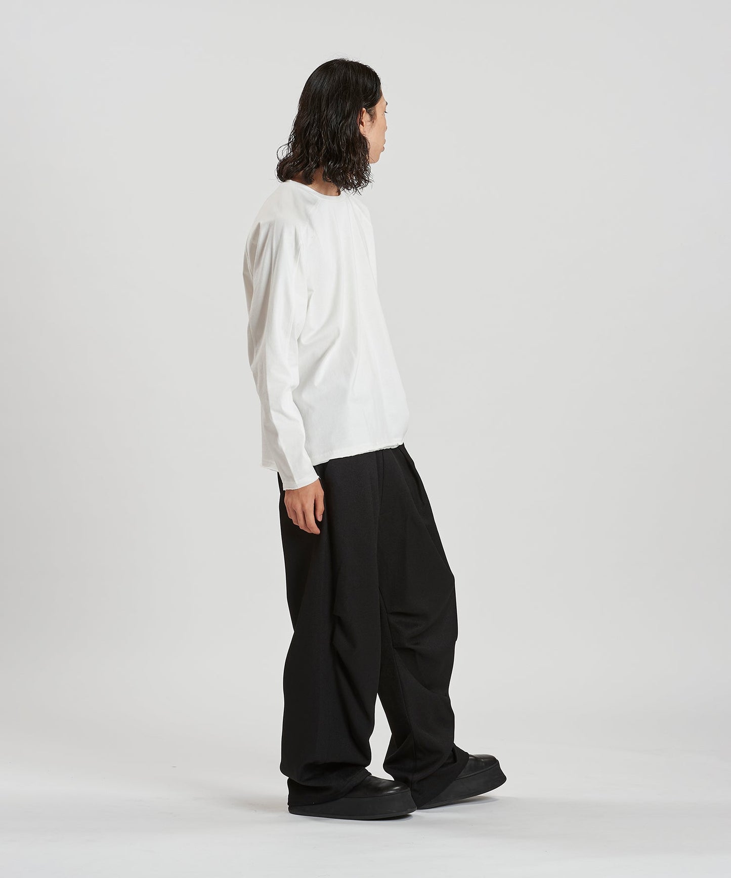WHITE Model:H180cm