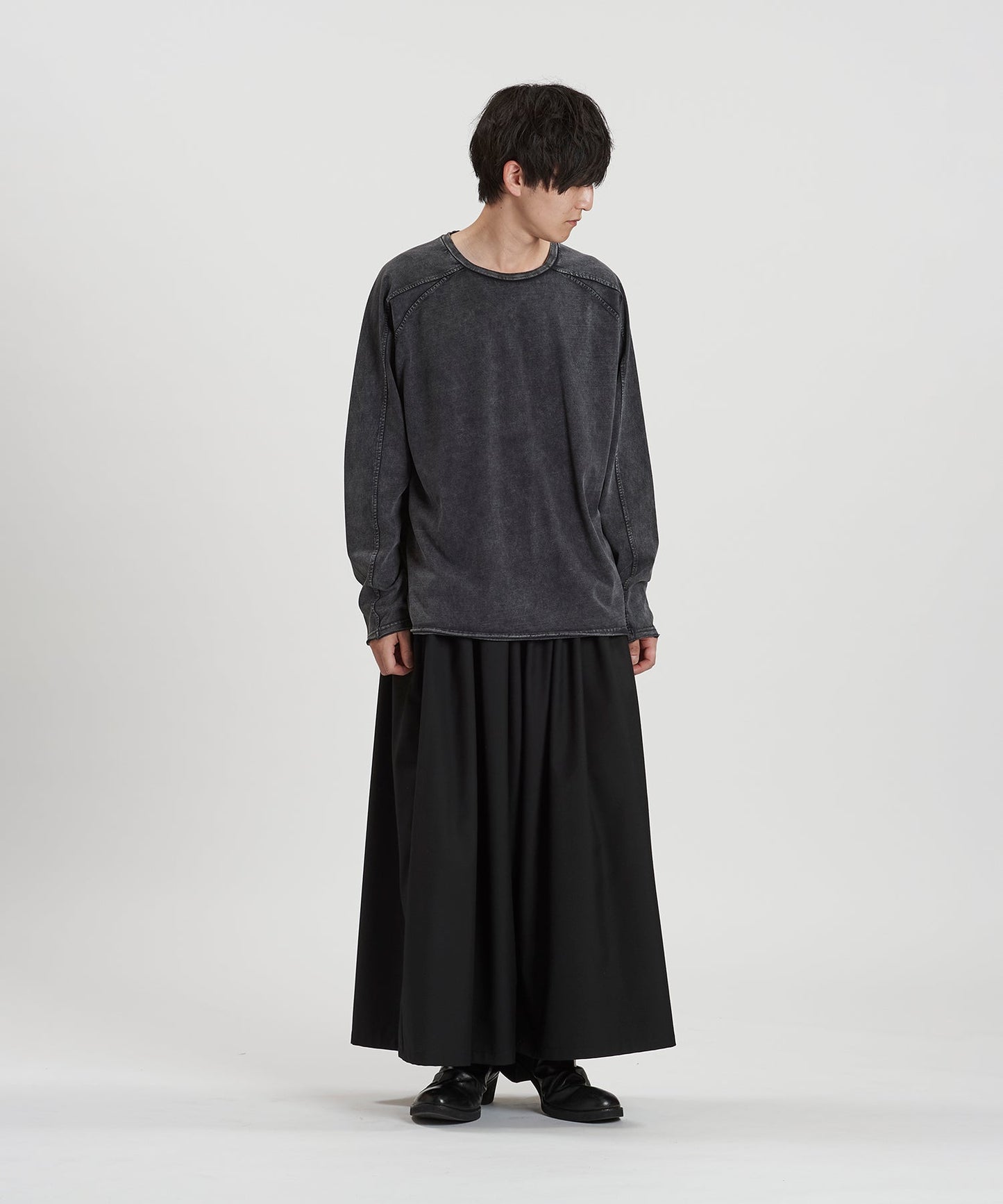 GRAY Model:H169cm