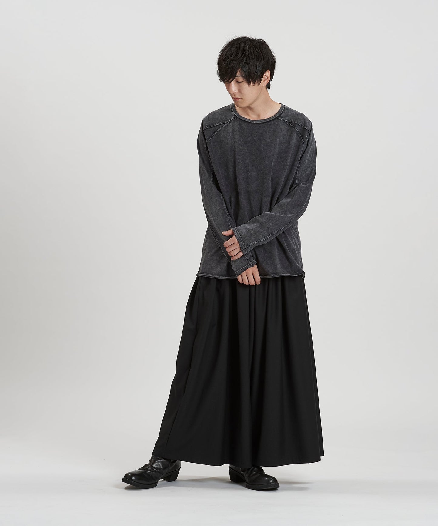 GRAY Model:H169cm