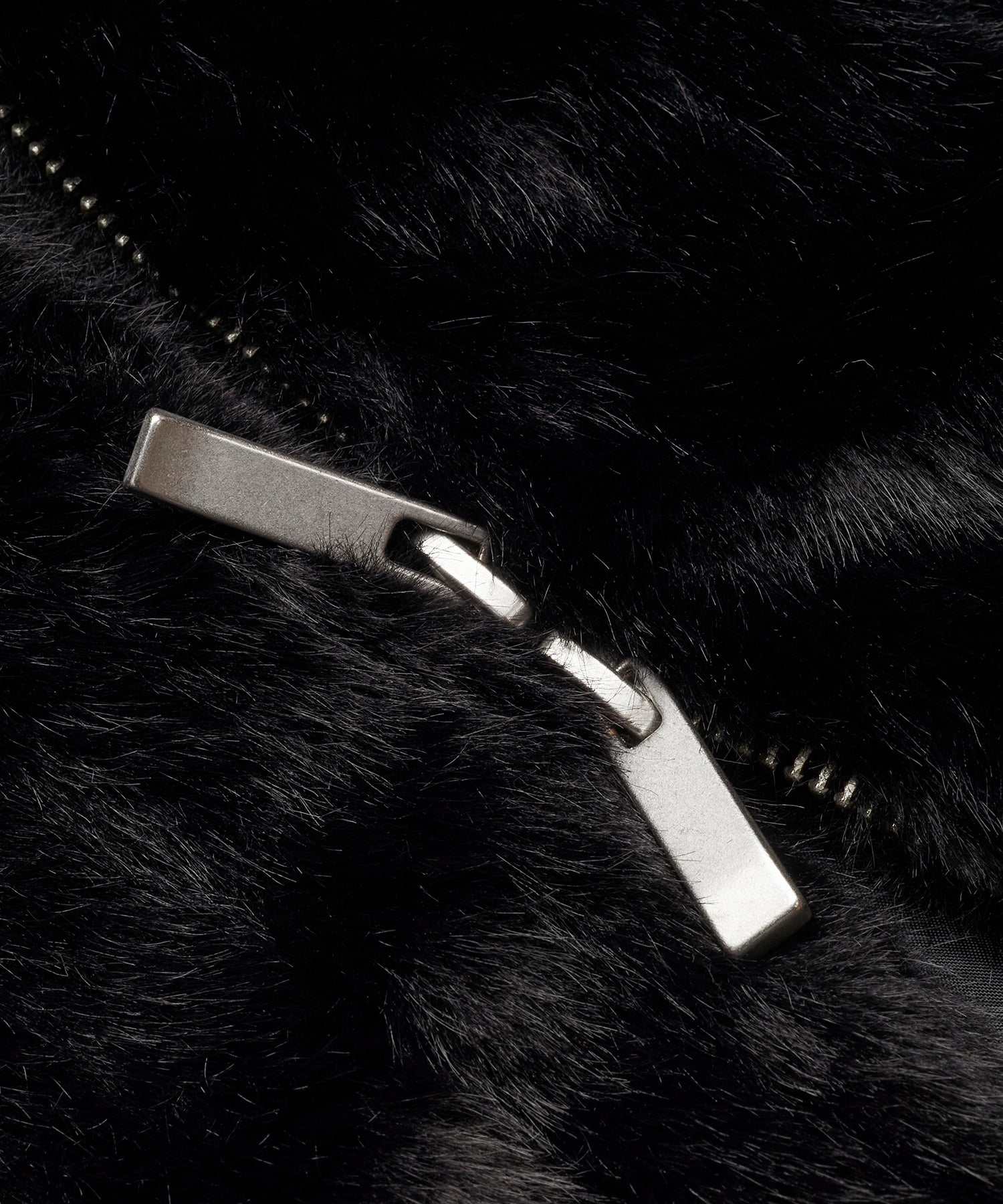 フェイクファーBIGフーデッドBLZ