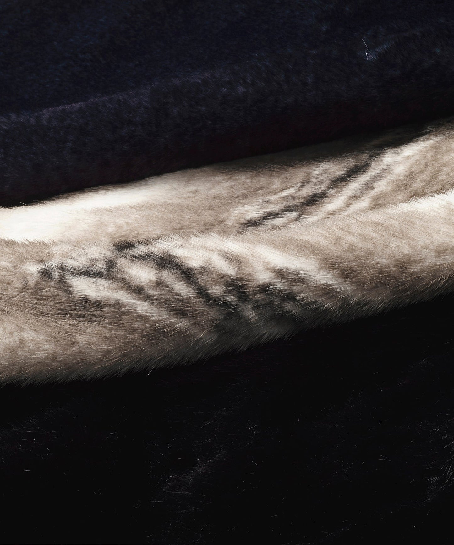 フェイクファーBIGフーデッドBLZ