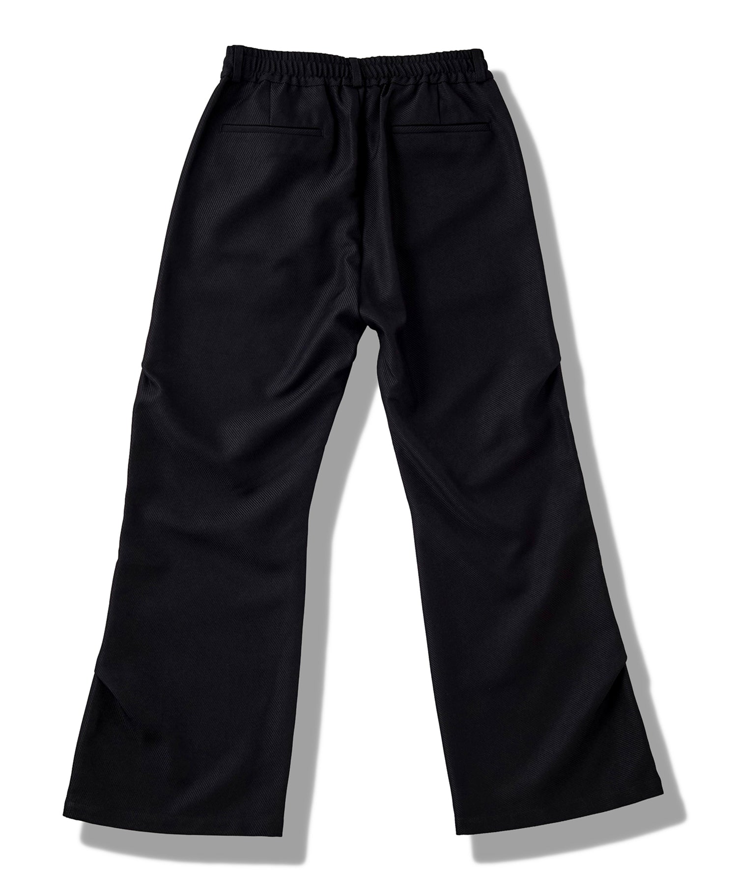 ワイドレッグタックトラウザース – NO ID.