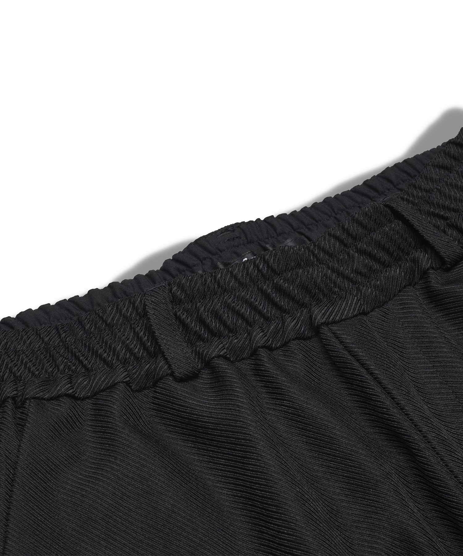 ワイドレッグタックトラウザース