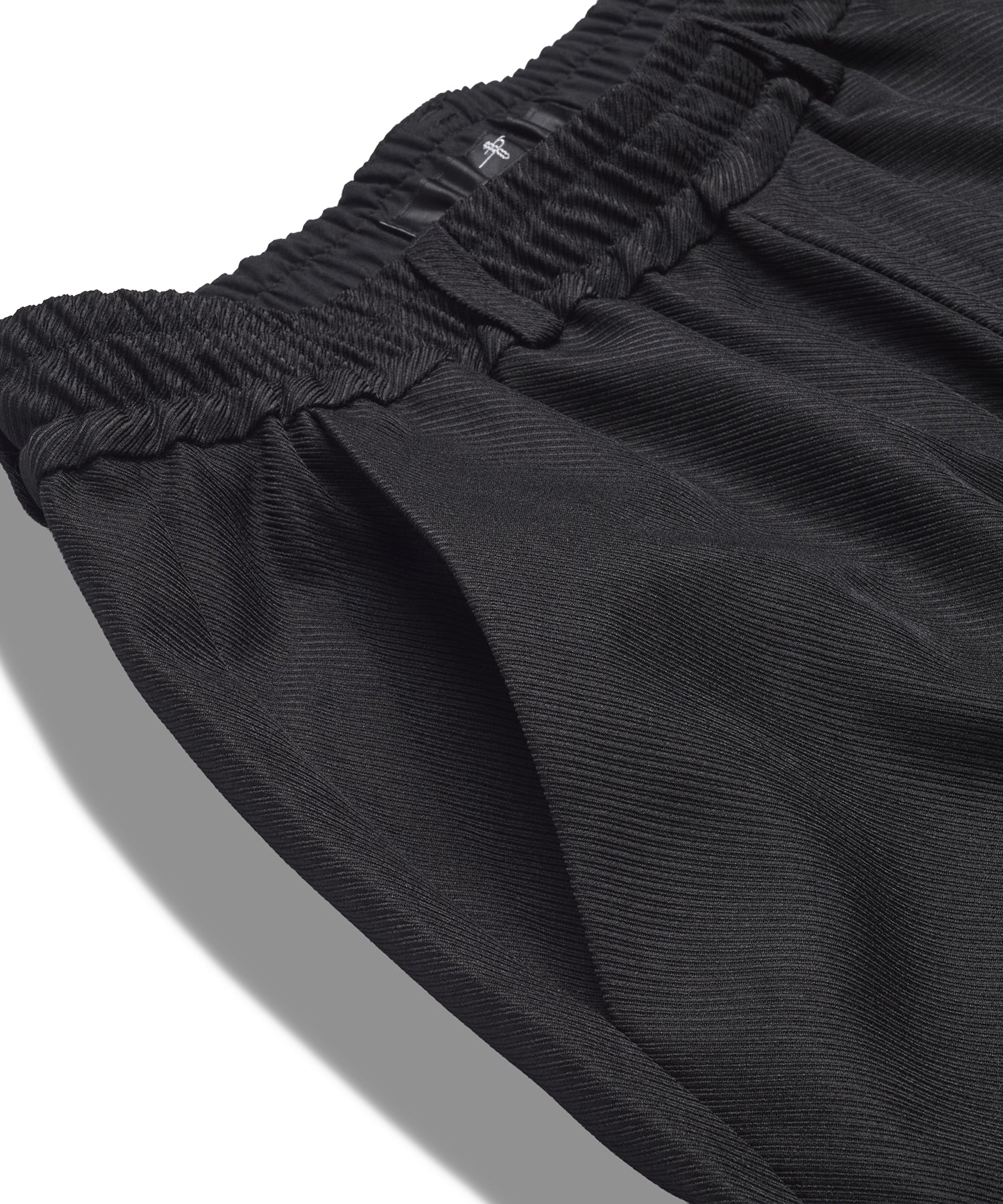 ワイドレッグタックトラウザース