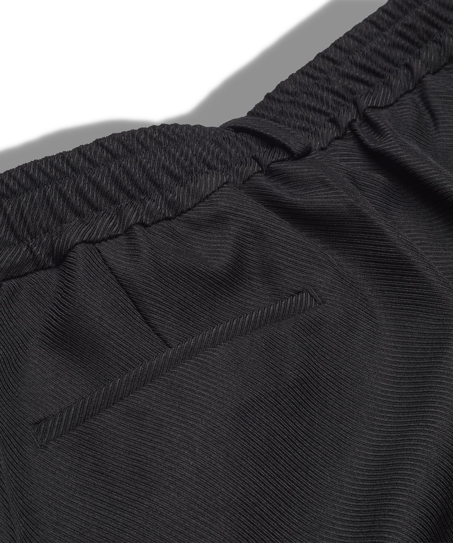 ワイドレッグタックトラウザース