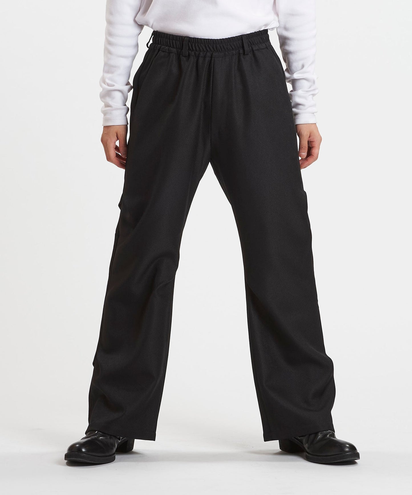 ワイドレッグタックトラウザース