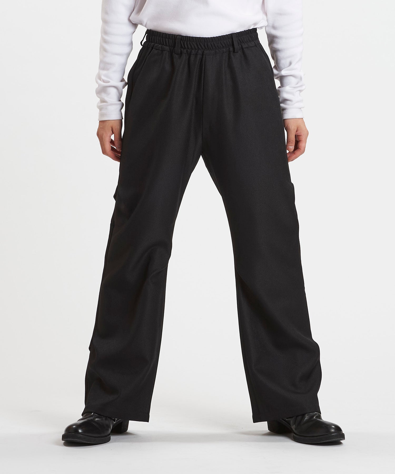 ワイドレッグタックトラウザース