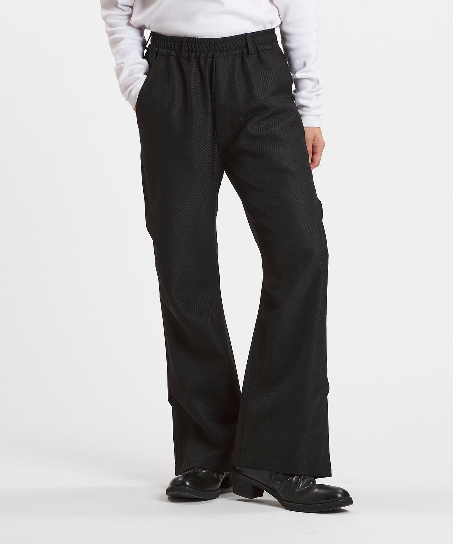 ワイドレッグタックトラウザース