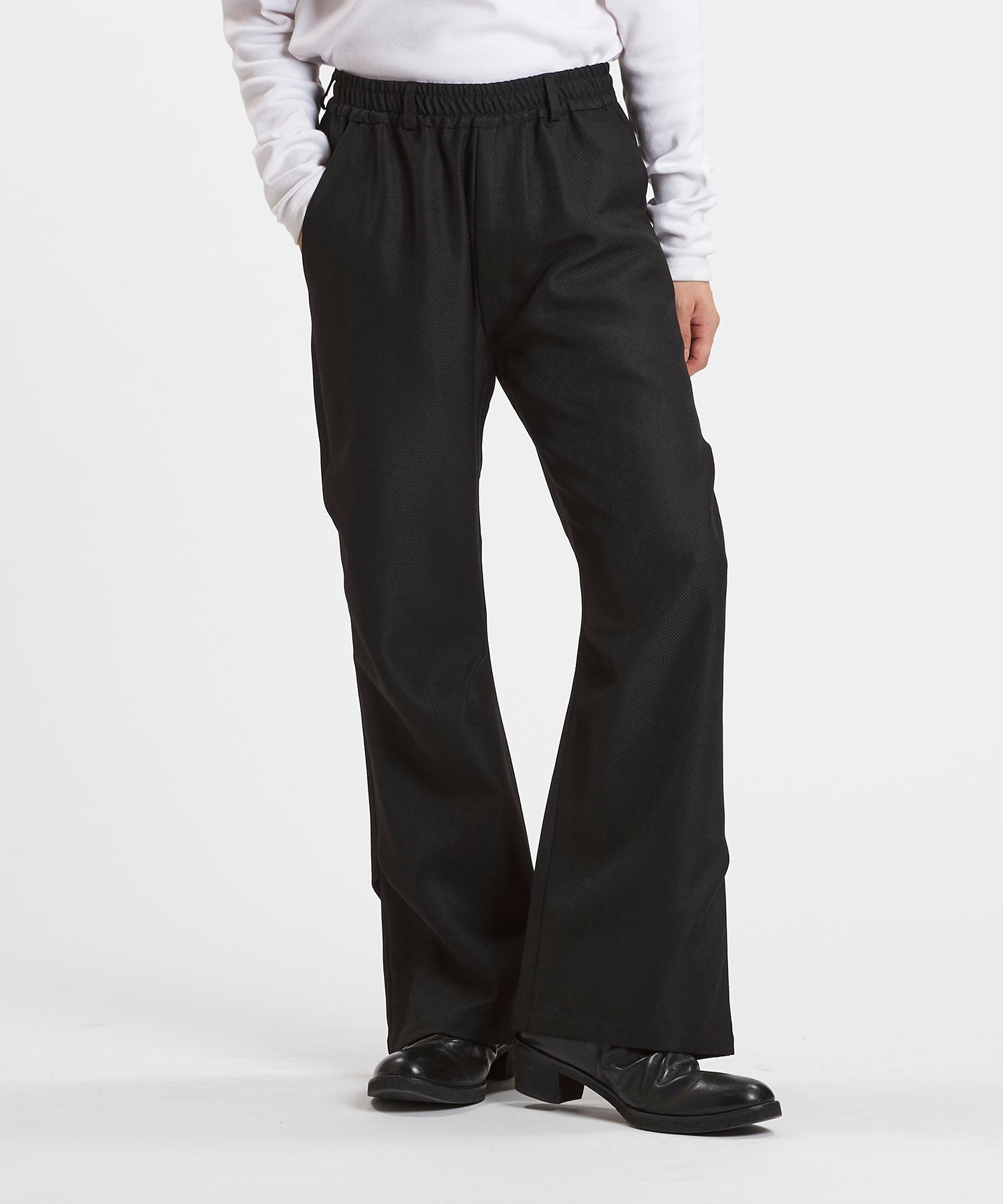 ワイドレッグタックトラウザース