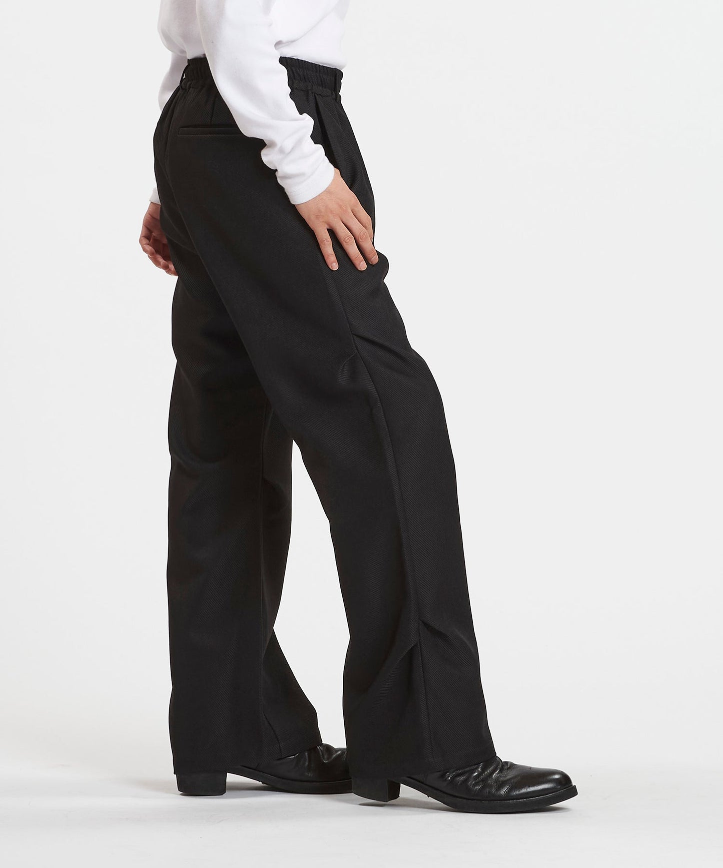 ワイドレッグタックトラウザース