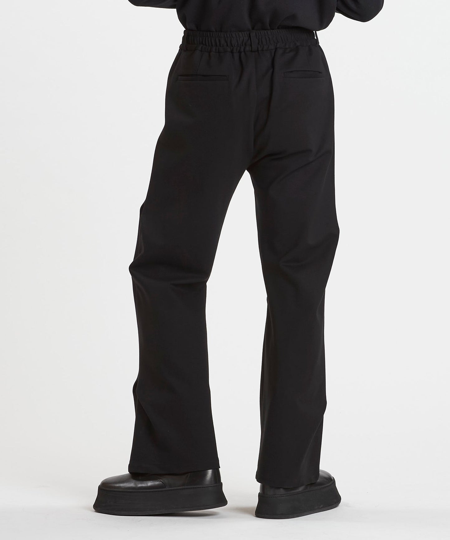 ワイドレッグタックトラウザース