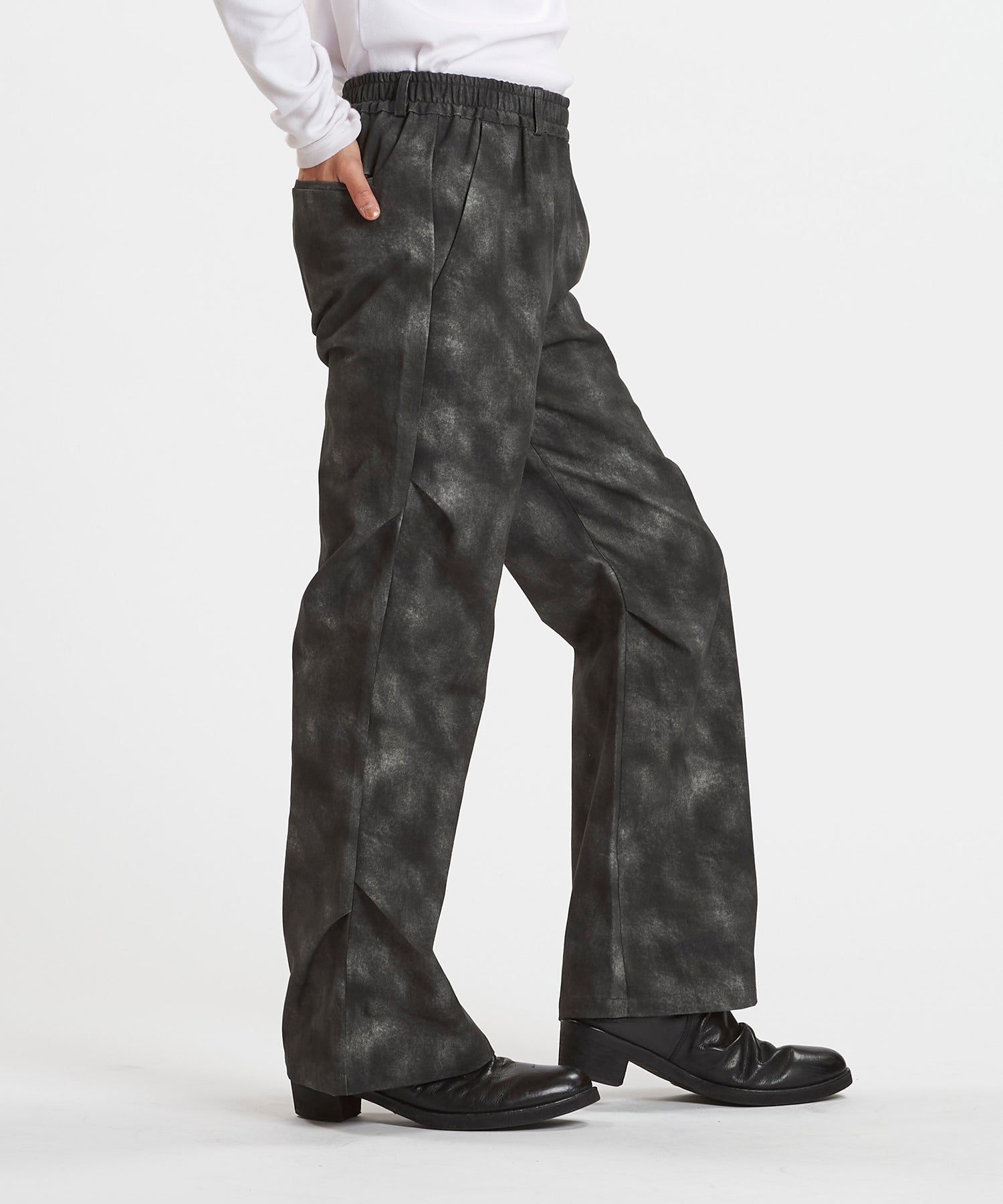 ワイドレッグタックトラウザース