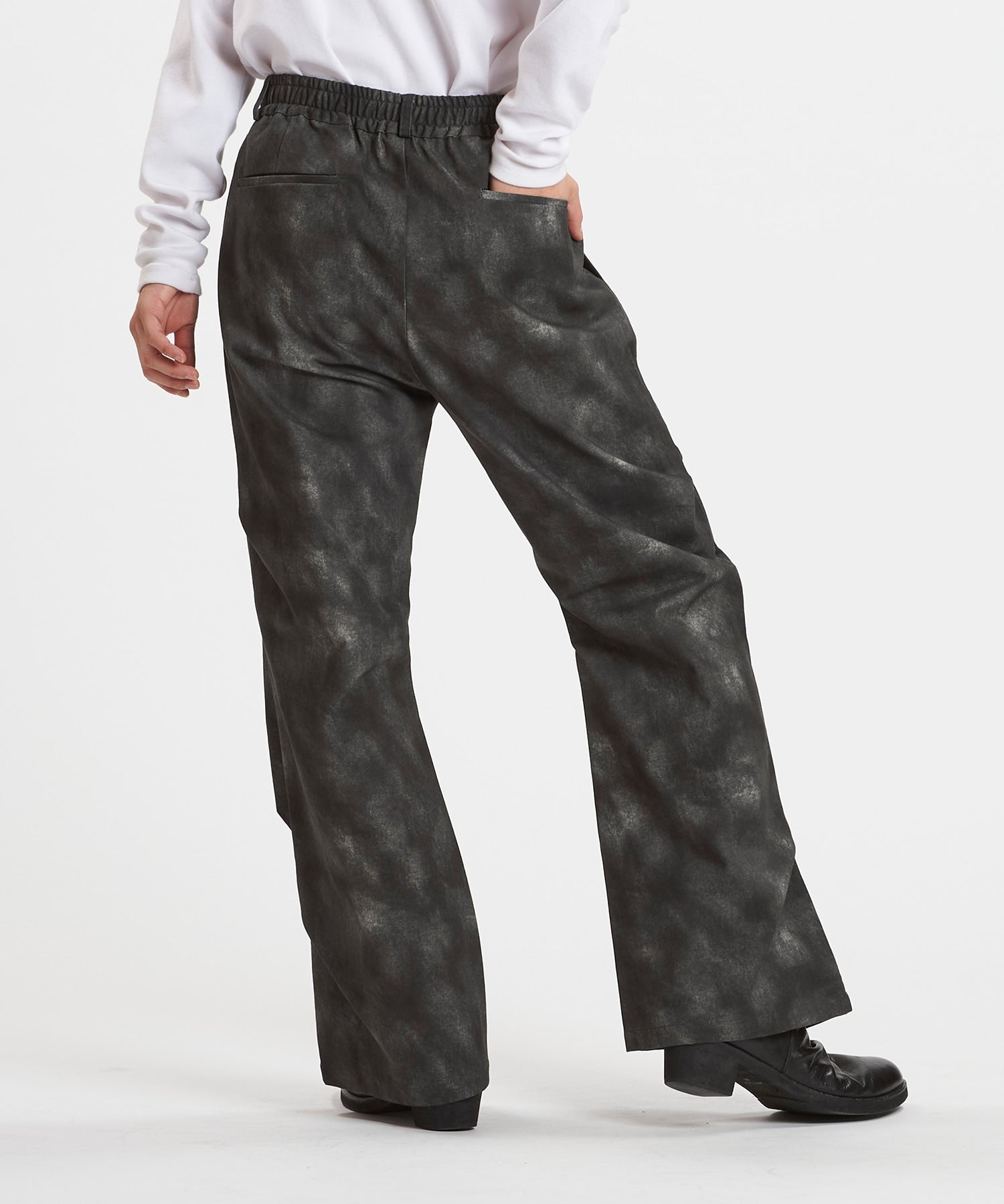 ワイドレッグタックトラウザース
